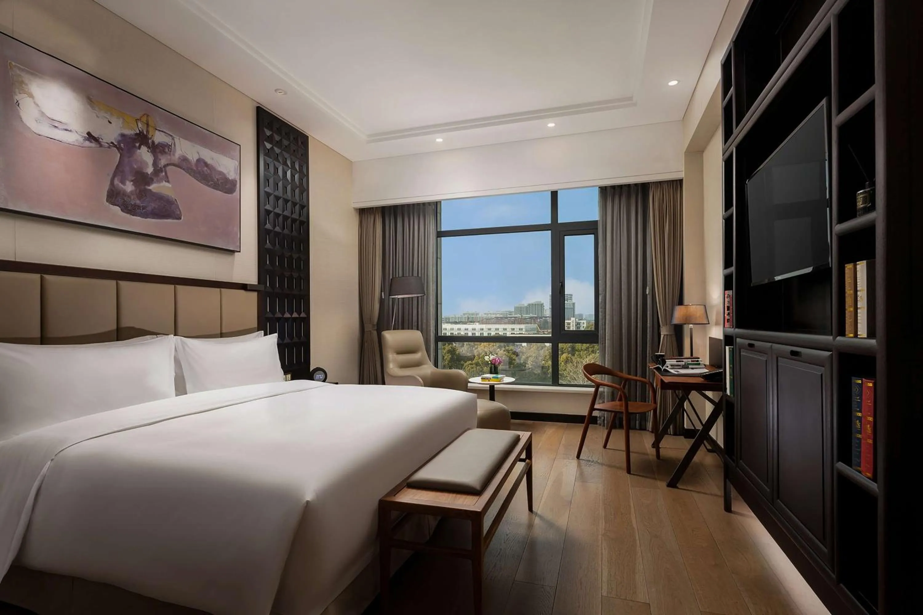Bed in Doubletree By Hilton Shanghai Hongqiao