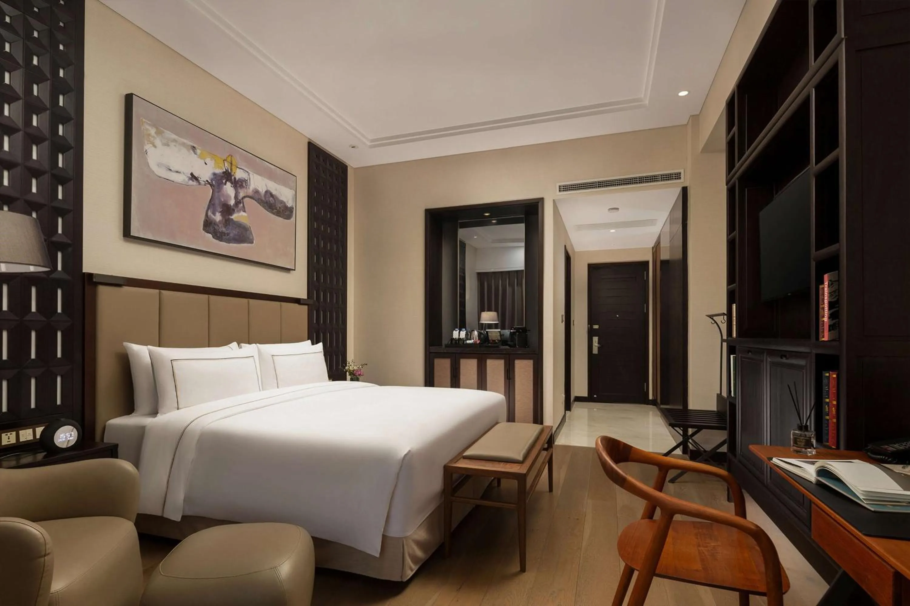 Bed in Doubletree By Hilton Shanghai Hongqiao