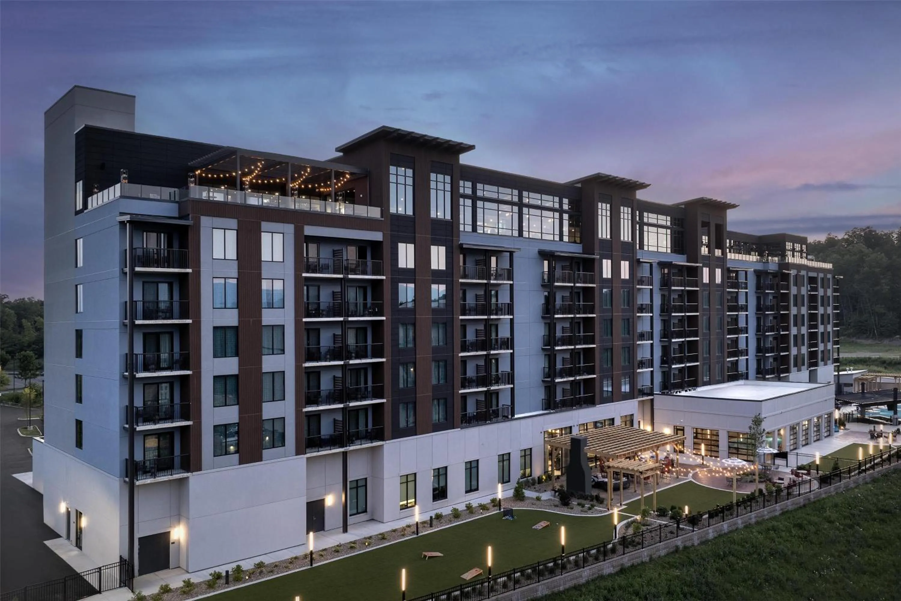 Property building in Embassy Suites By Hilton Pigeon Forge Resort