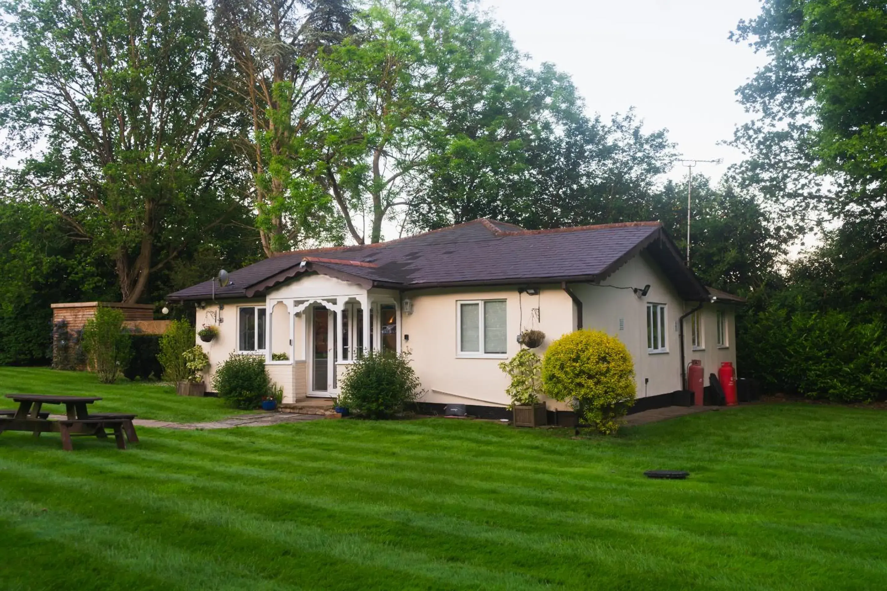 Five-Bedroom House in The Bungalow by TAS Five-Bedroom House in The Bungalow by TAS