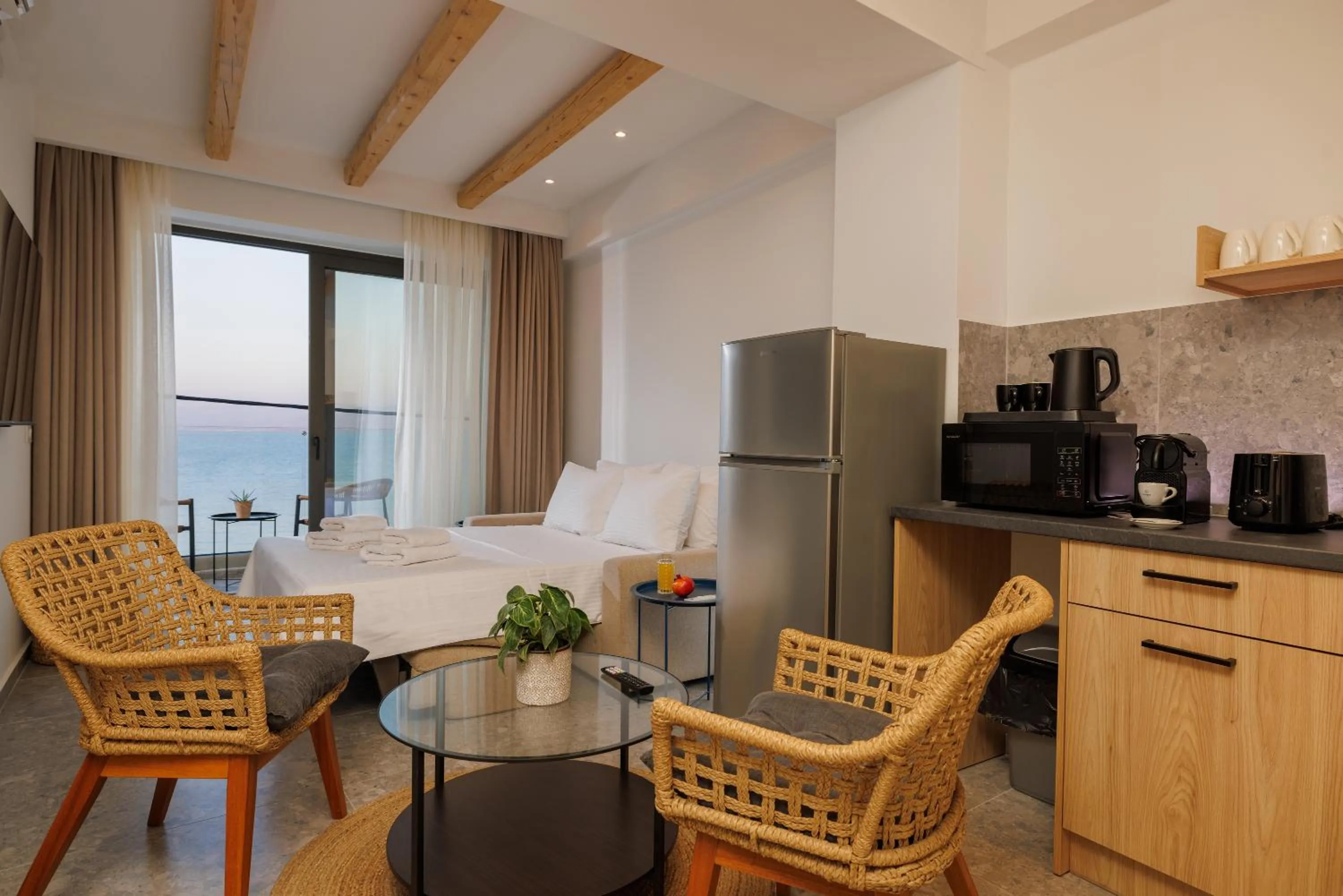 Coffee/tea facilities in Soho SeaFront Suites