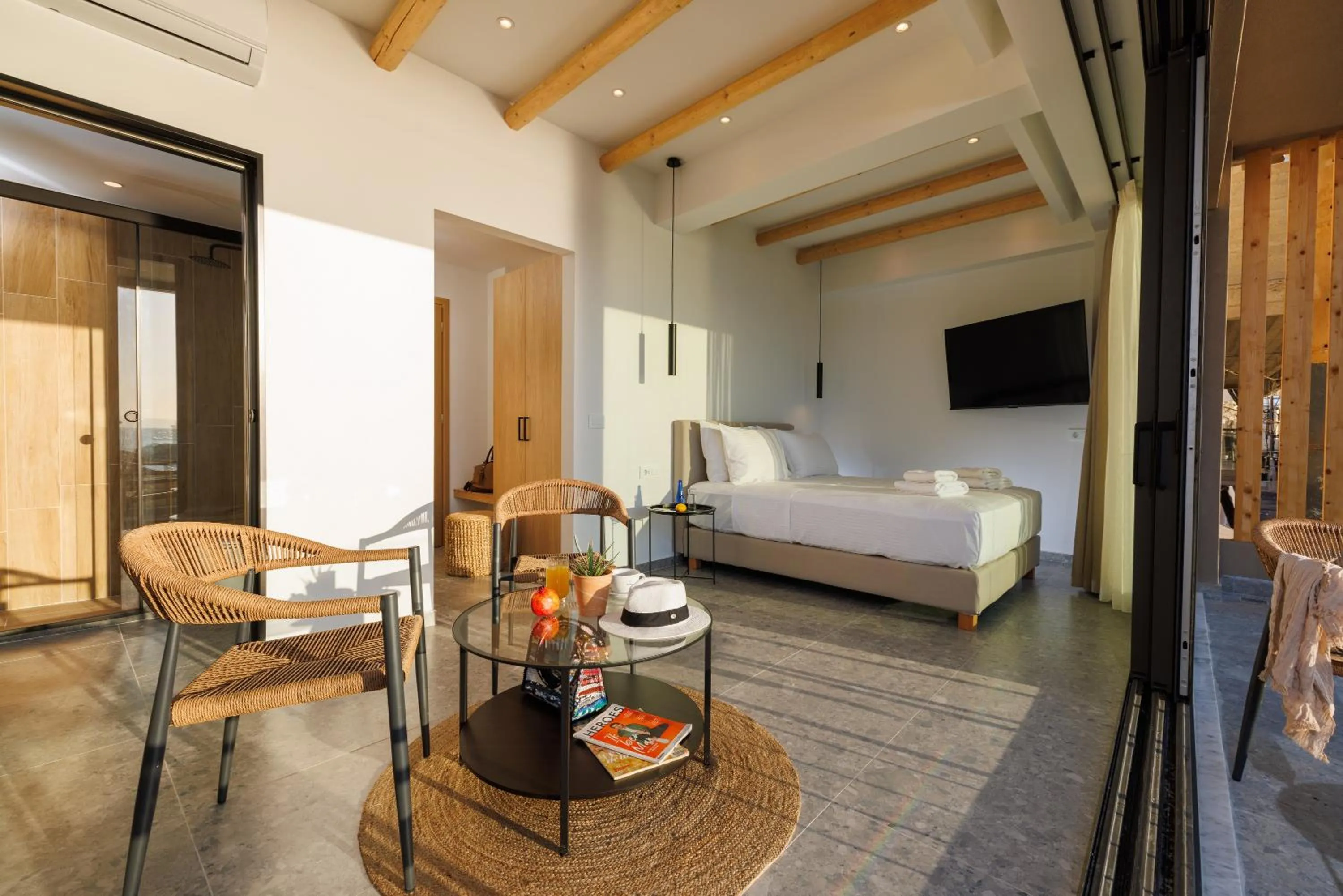 Photo of the whole room, Bed in Soho SeaFront Suites