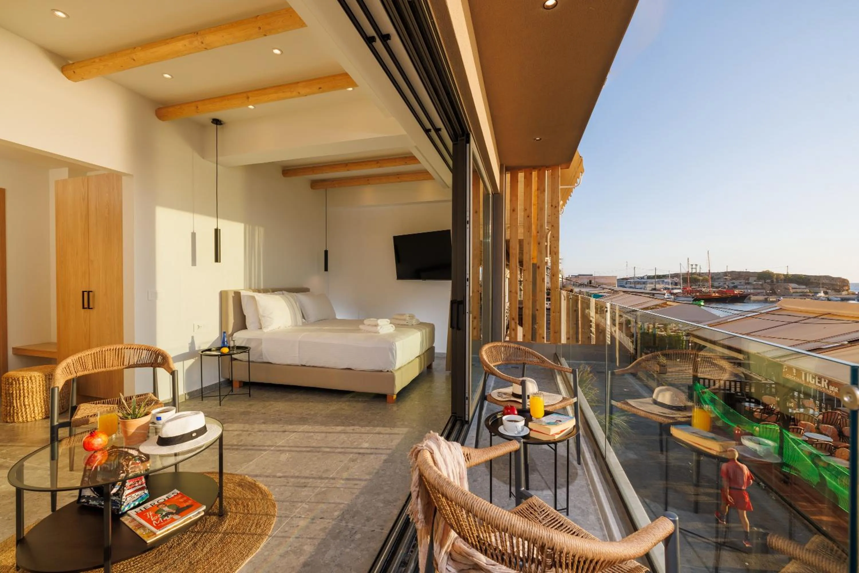 Balcony/Terrace, Bed in Soho SeaFront Suites