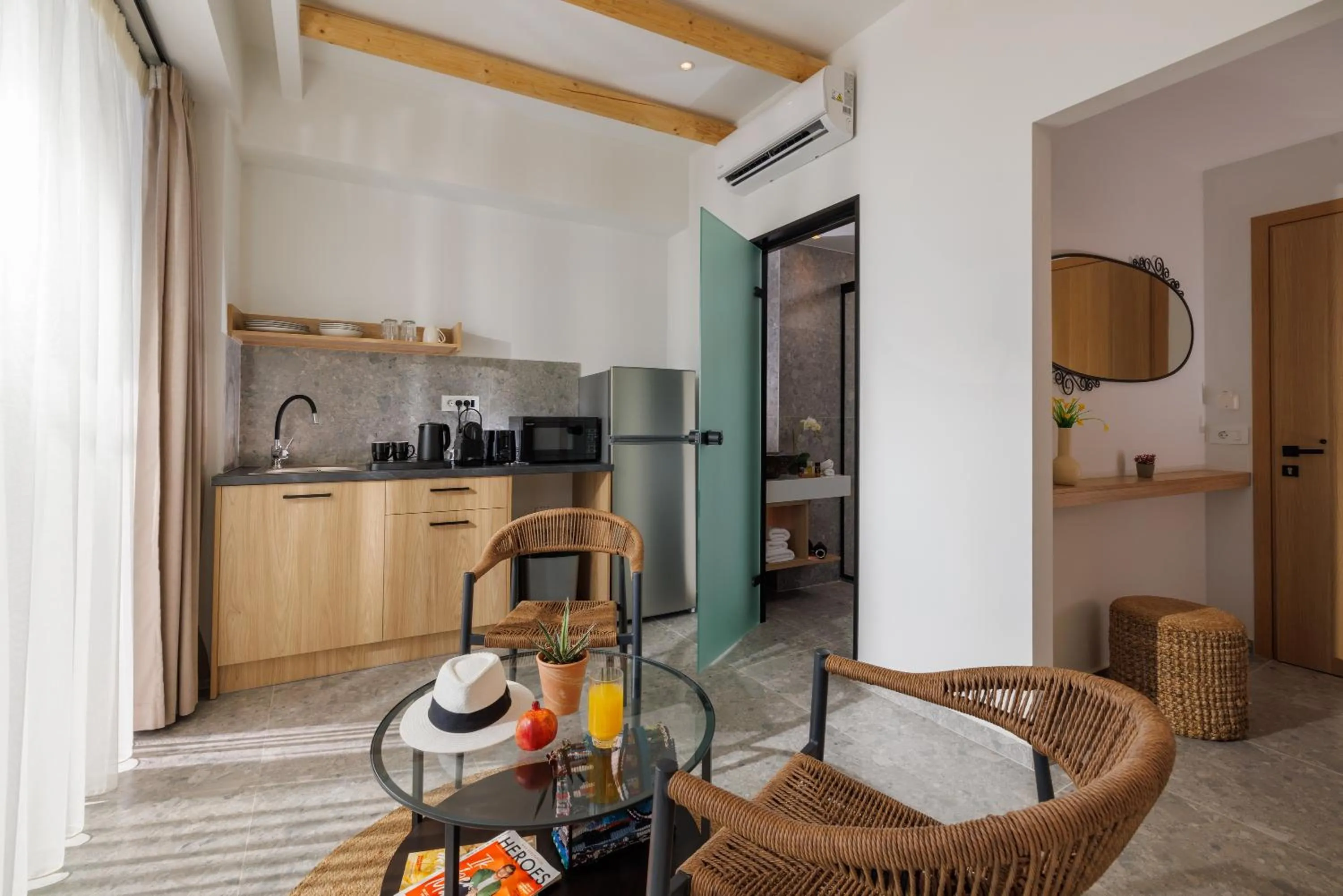 Dining area in Soho SeaFront Suites