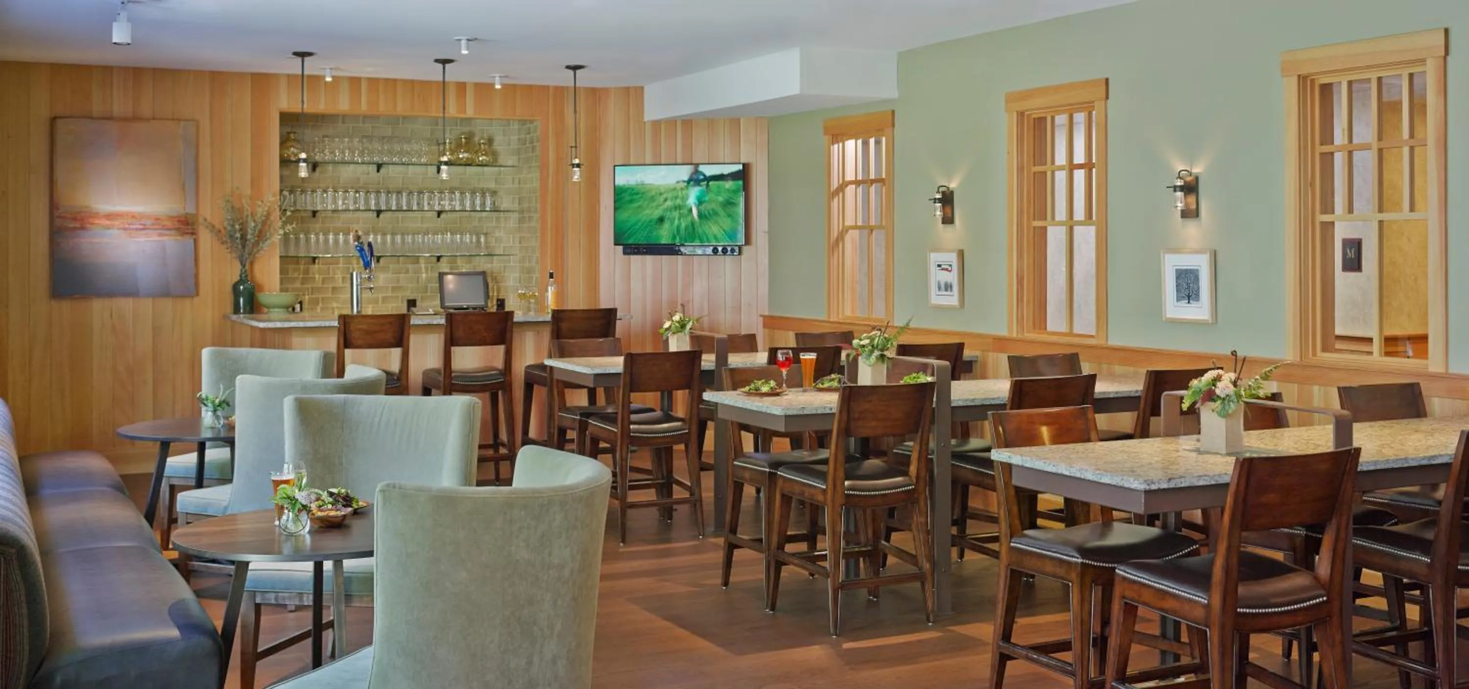 Restaurant/places to eat in Green Mountain Suites Hotel