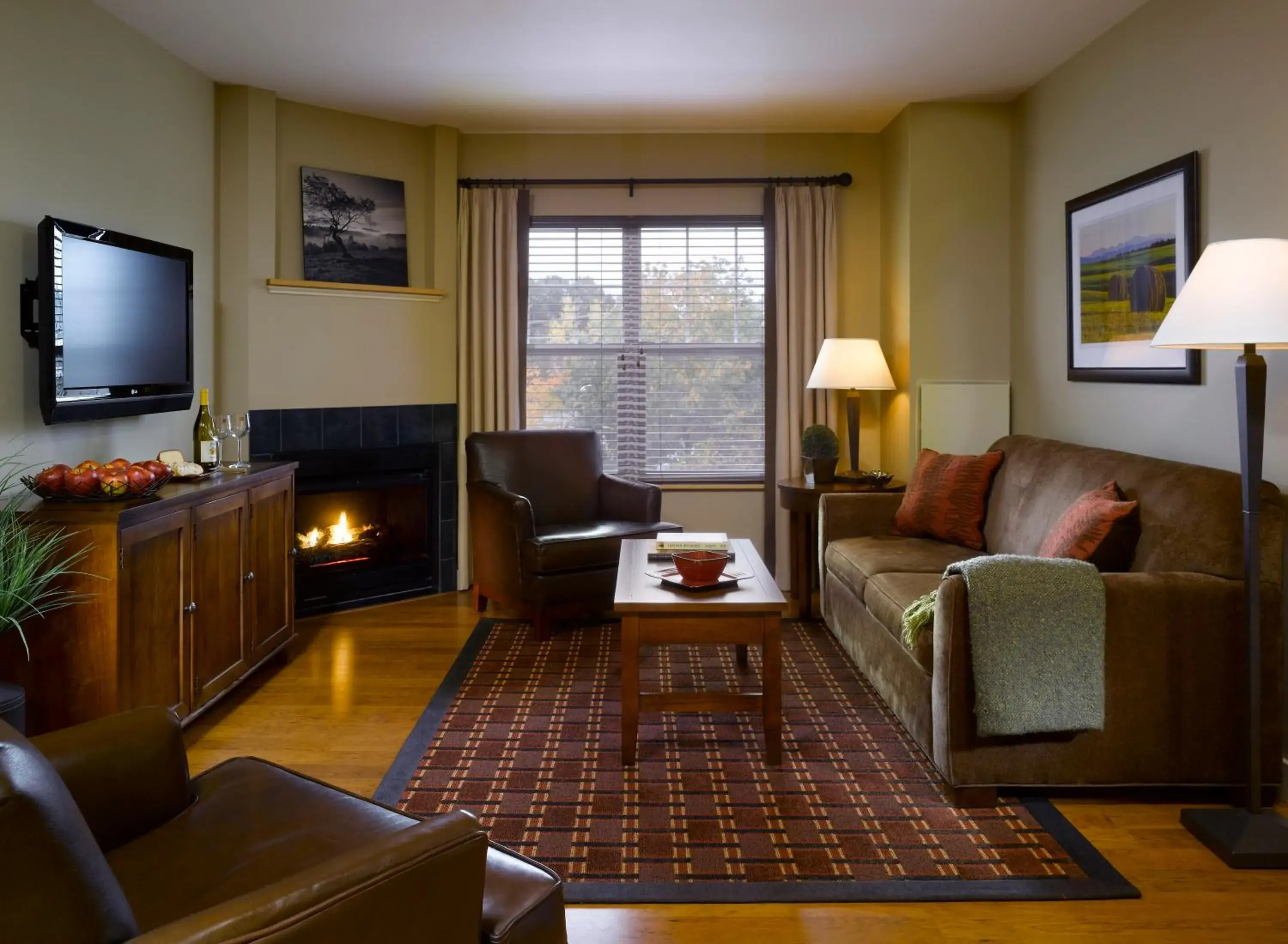 Premium Fireplace Jacuzzi Suite in Green Mountain Suites Hotel Premium Fireplace Jacuzzi Suite in Green Mountain Suites Hotel