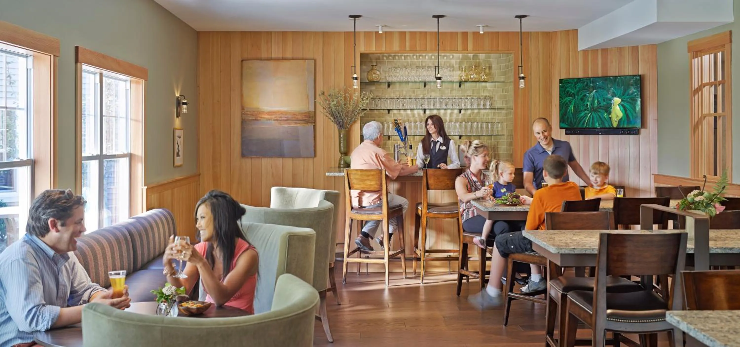 Communal lounge/ TV room in Green Mountain Suites Hotel