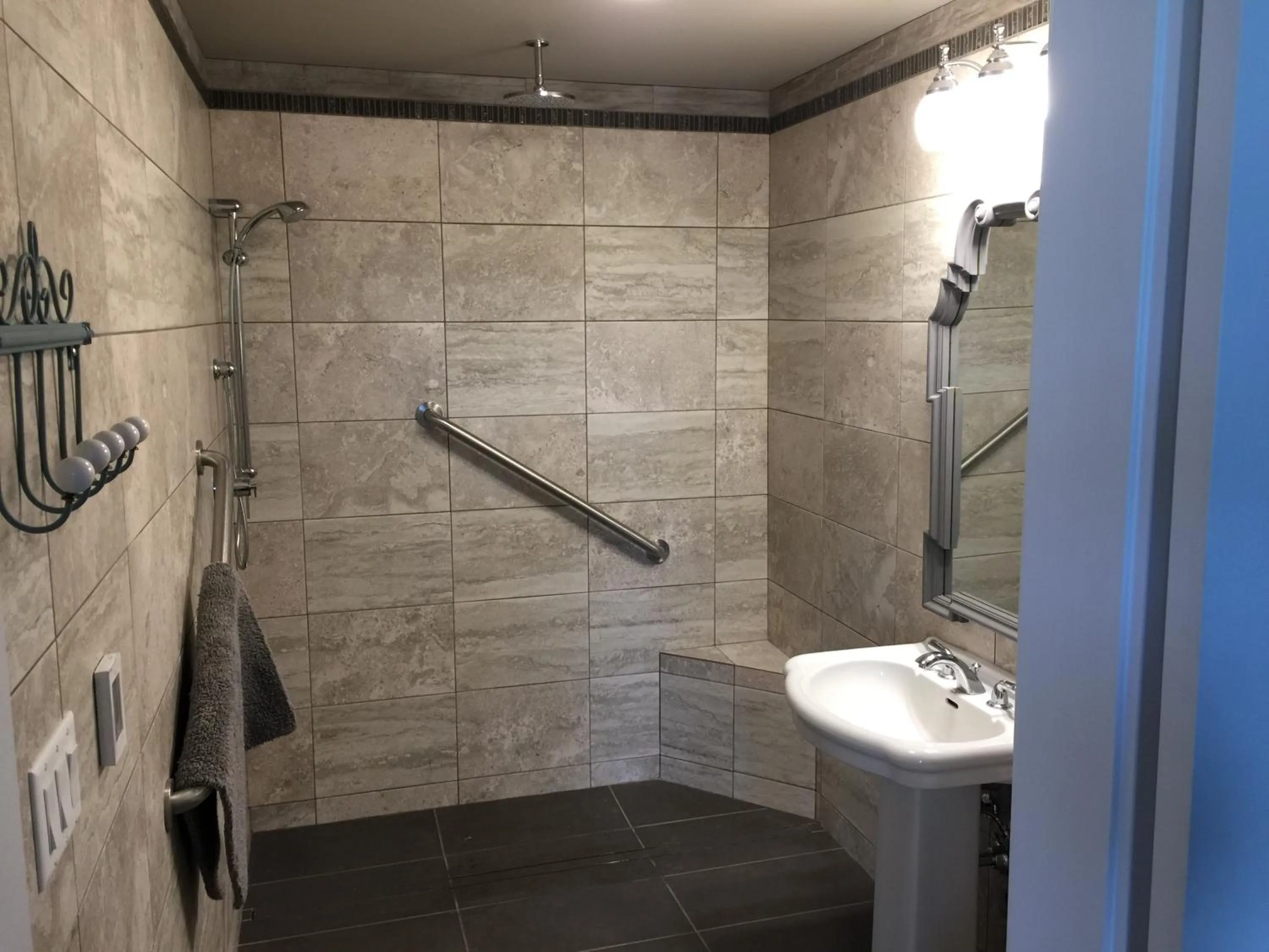 Brookside Inn Boutique Hotel