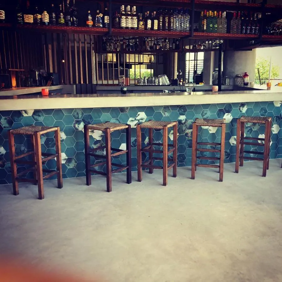 Restaurant/places to eat in El Blok