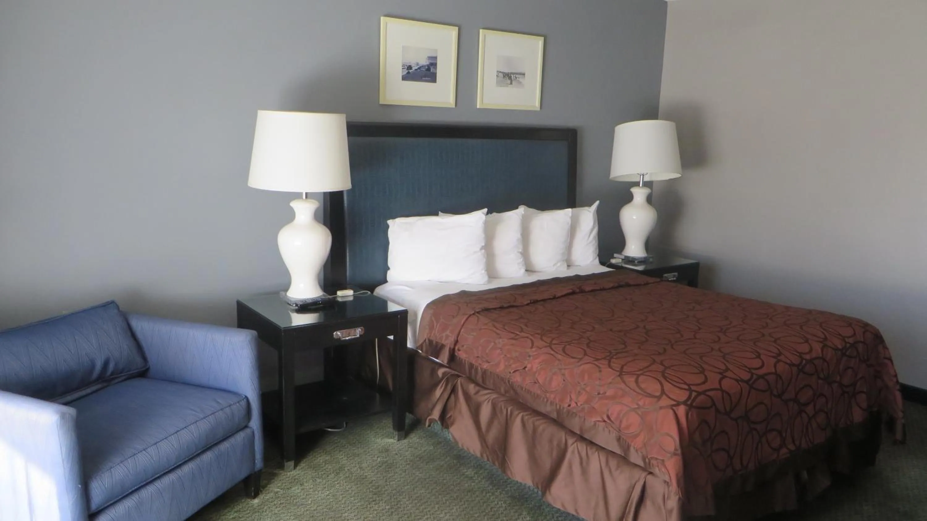 Bedroom in Hotel Salina Beaumont CA