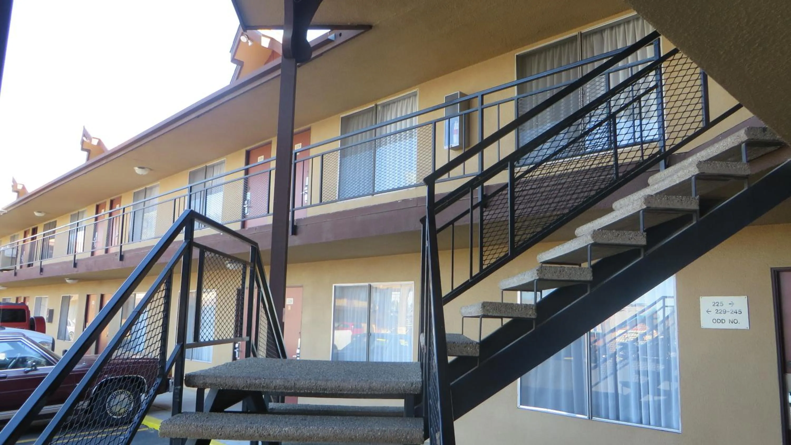 Facade/entrance in Hotel Salina Beaumont CA