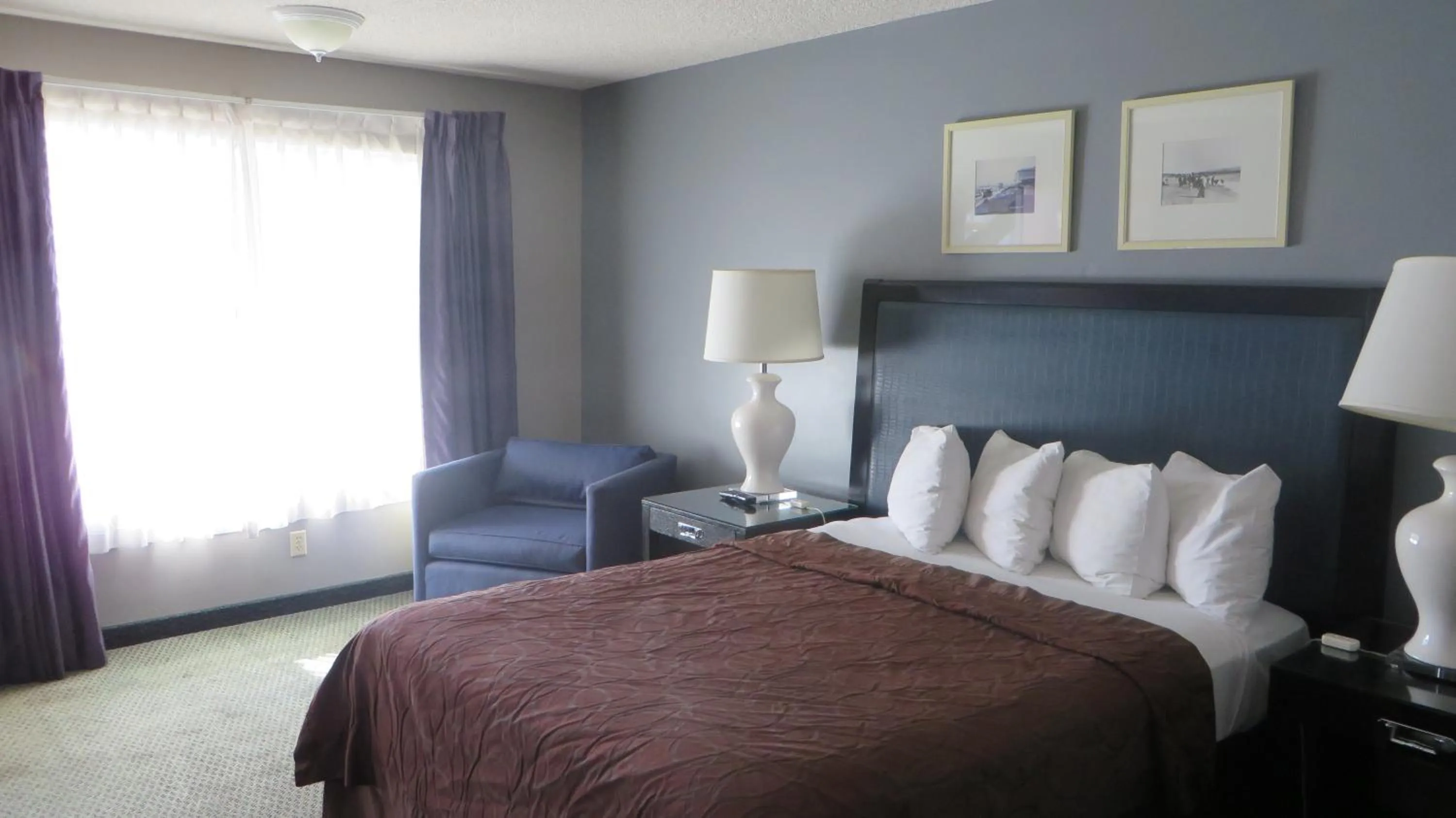 Bedroom in Hotel Salina Beaumont CA