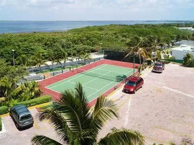 Tennis court in Apartment Ocean Front Cancun