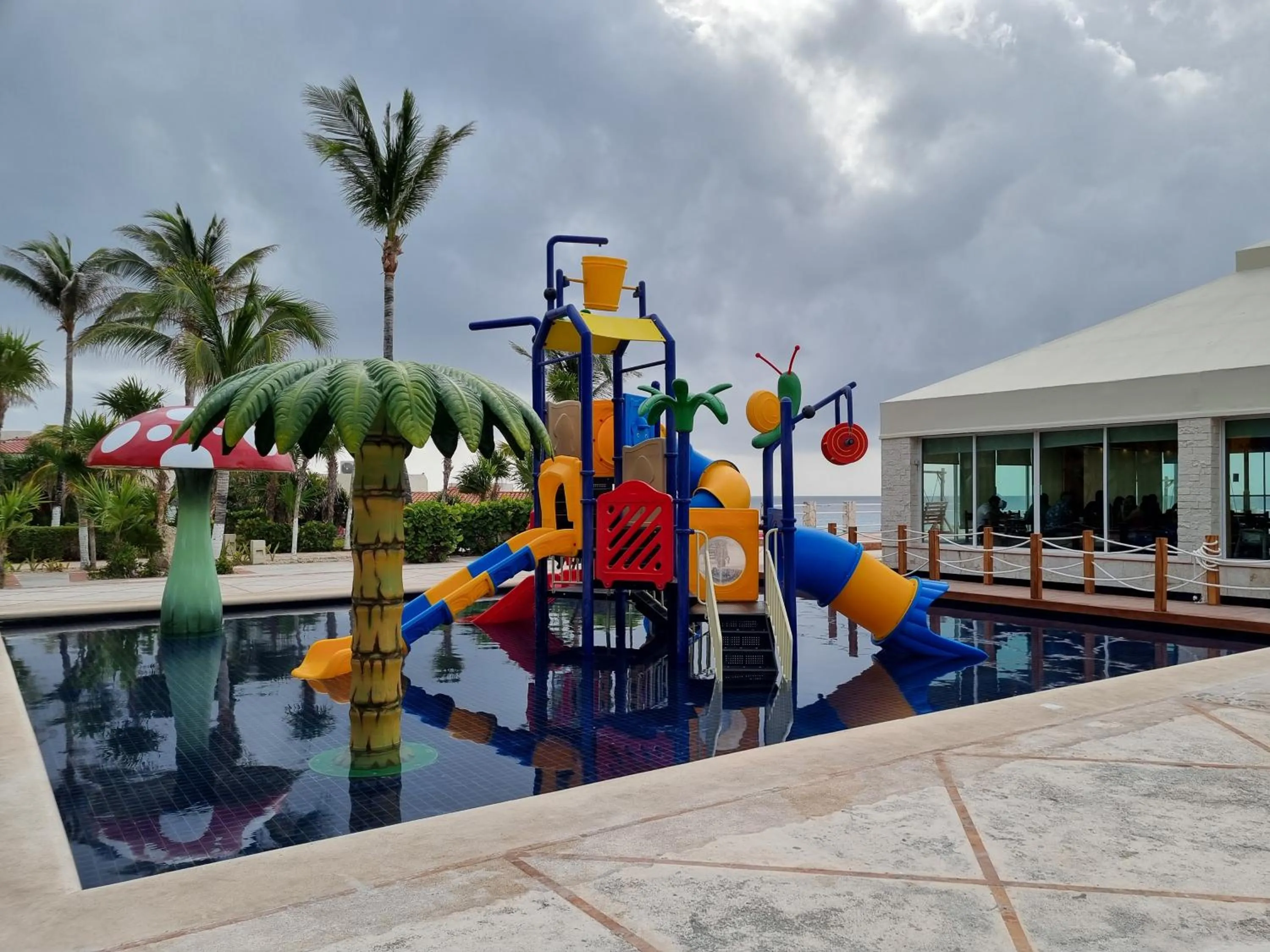 Swimming pool in Apartment Ocean Front Cancun