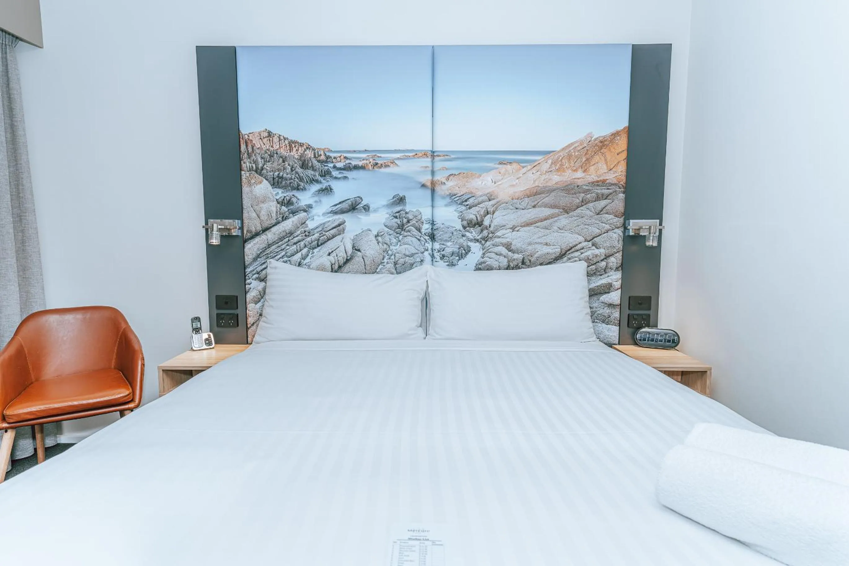 Bed in Mercure Launceston