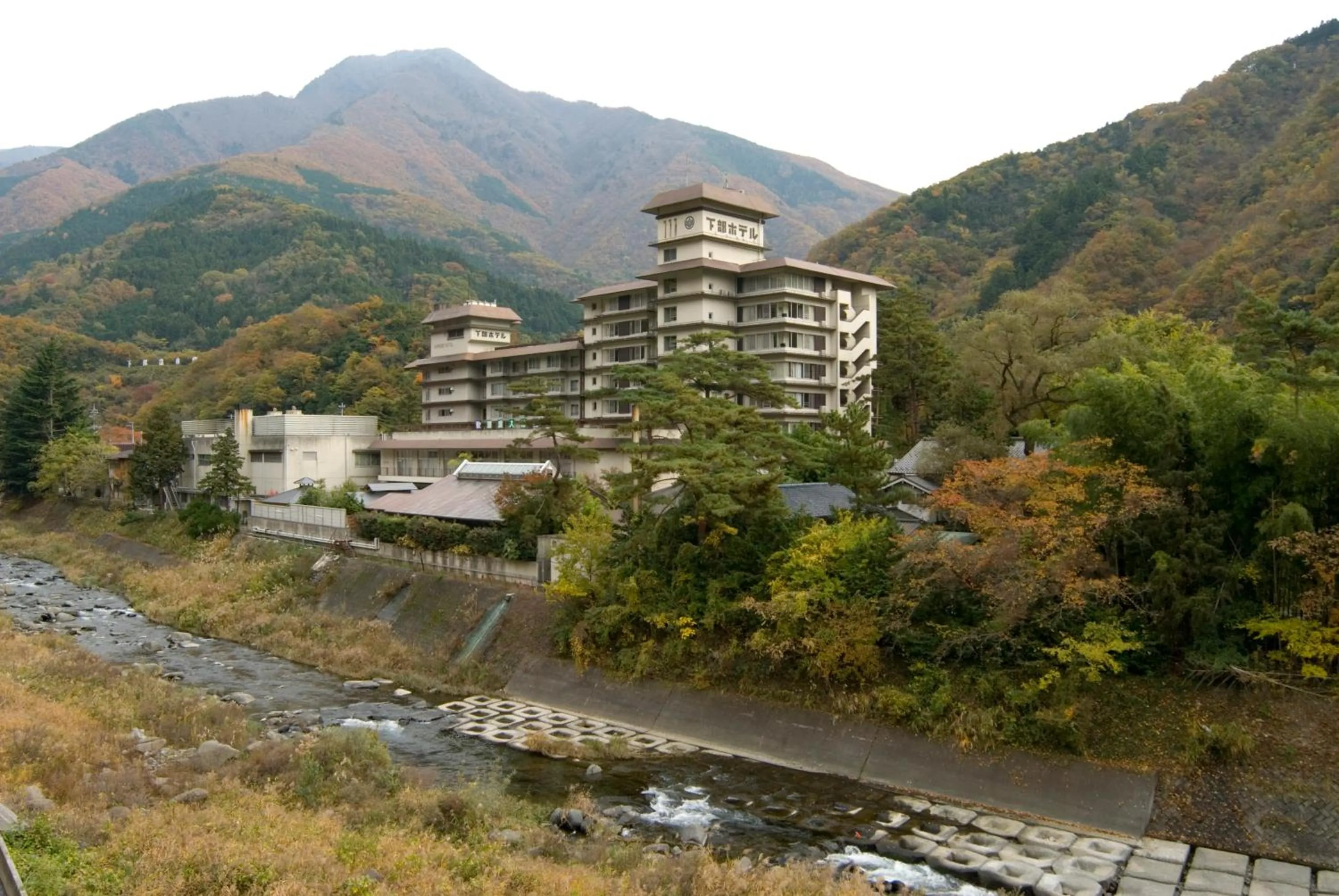 Autumn in Shimobe Hotel