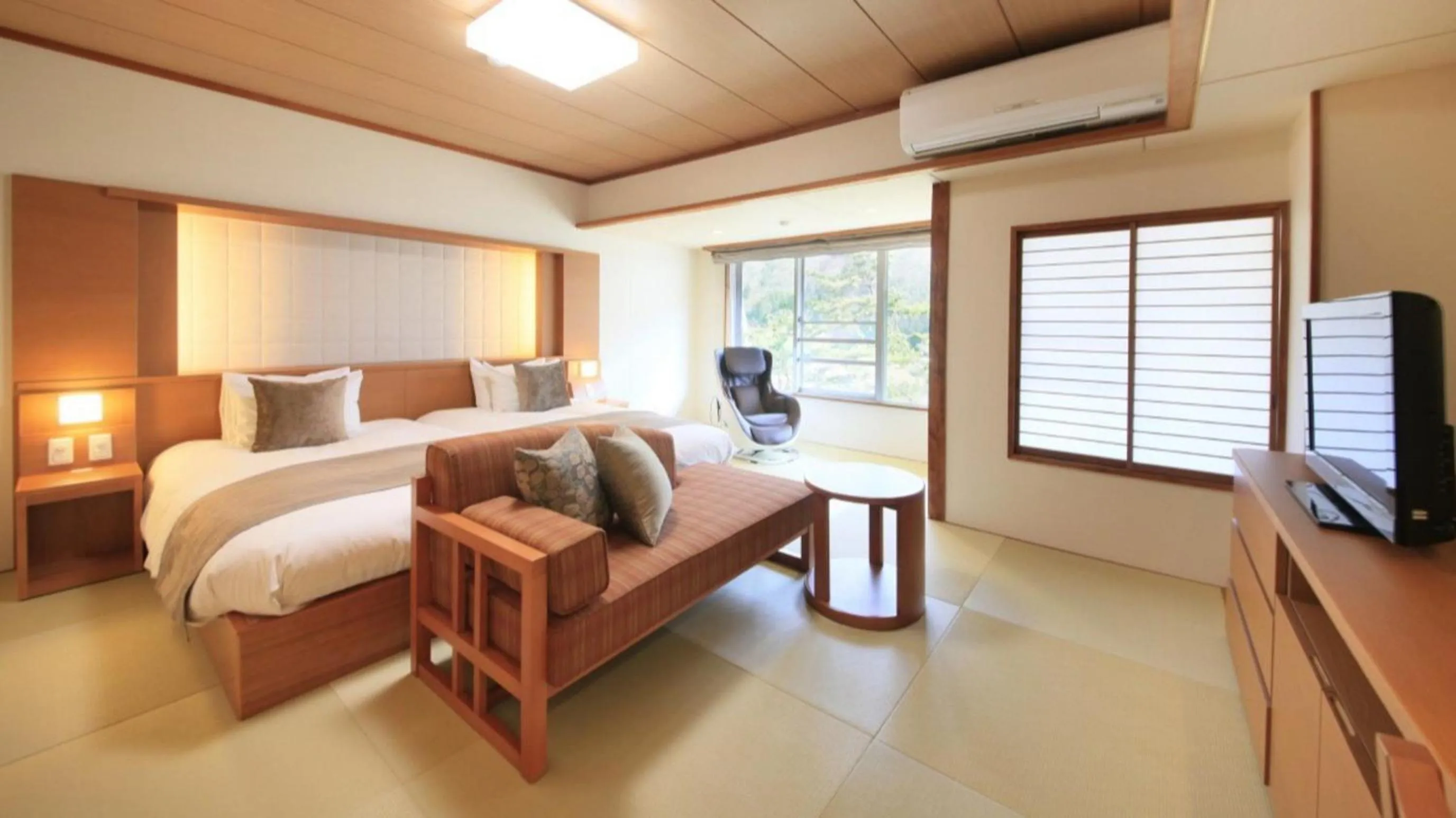 Photo of the whole room, Bed in Shimobe Hotel