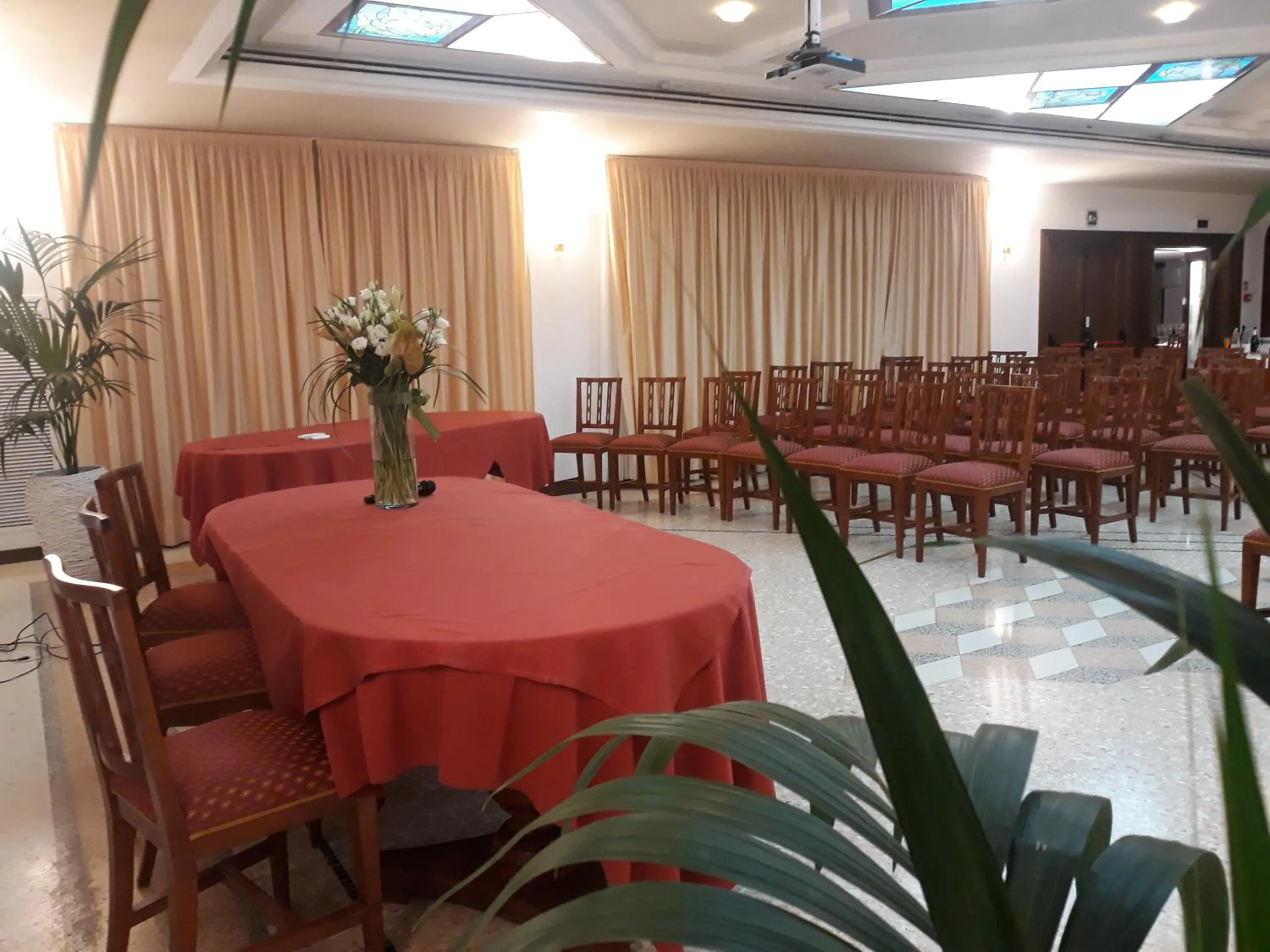 Business facilities in Hotel Cima