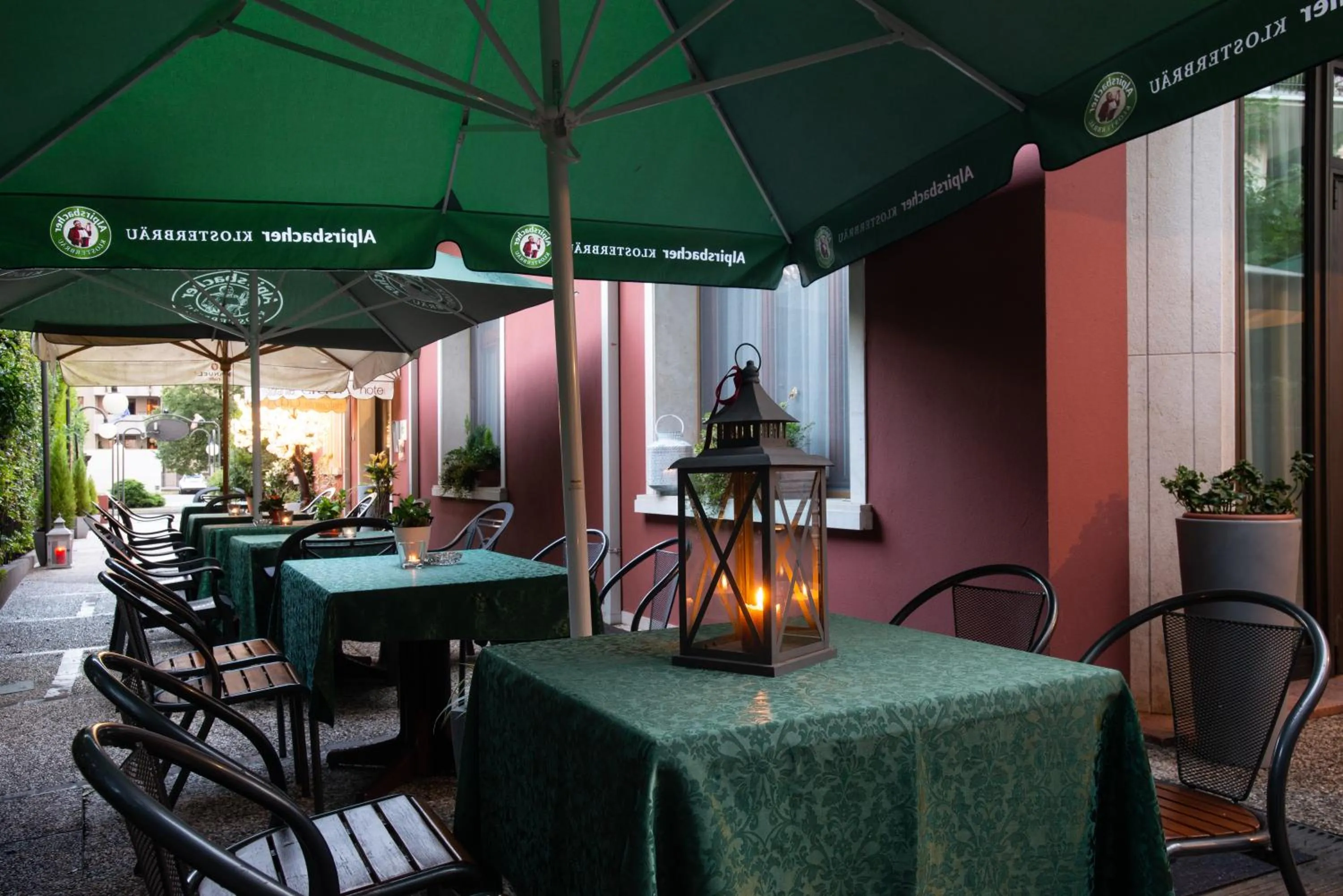 Restaurant/places to eat in Hotel Cima