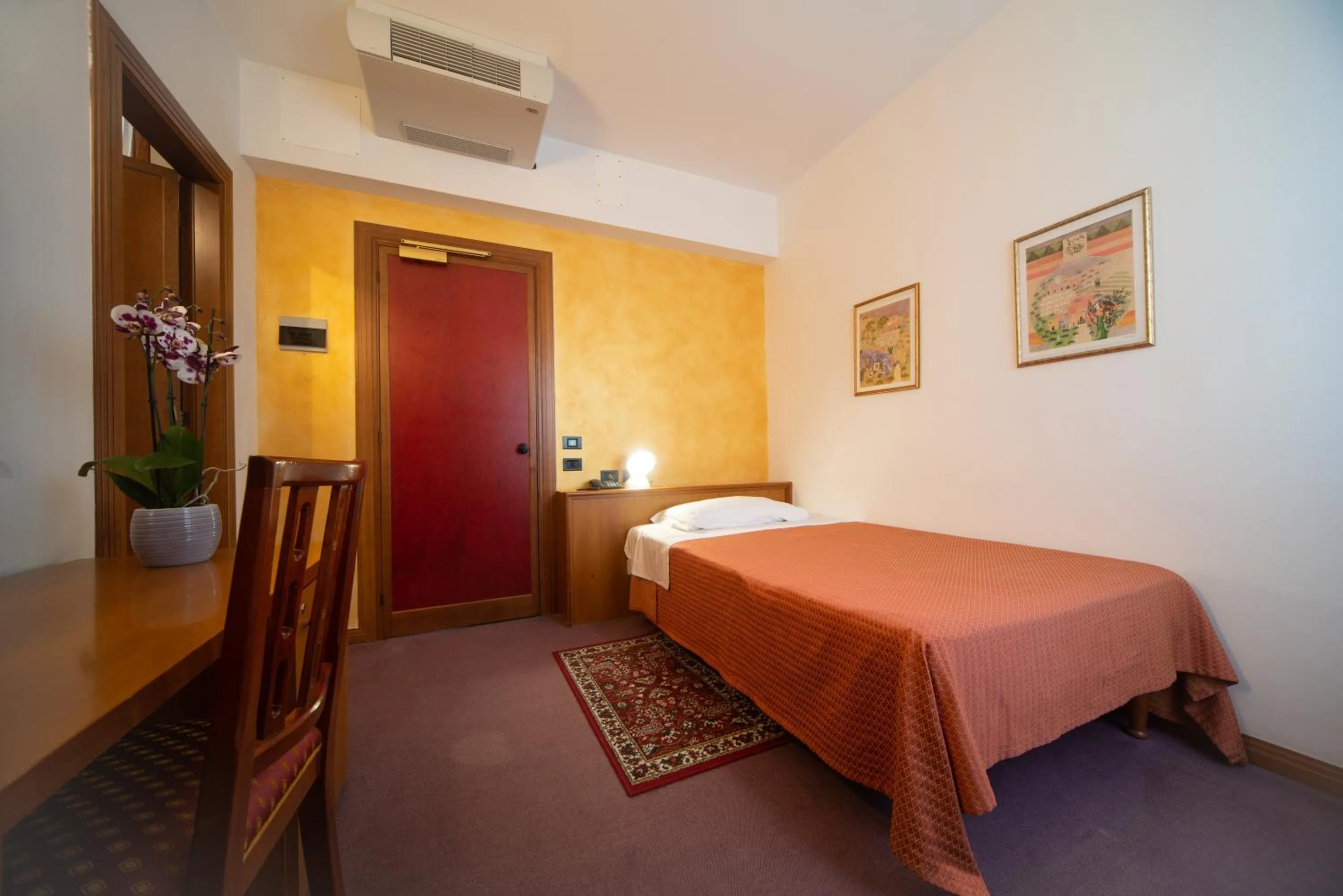 Bedroom in Hotel Cima