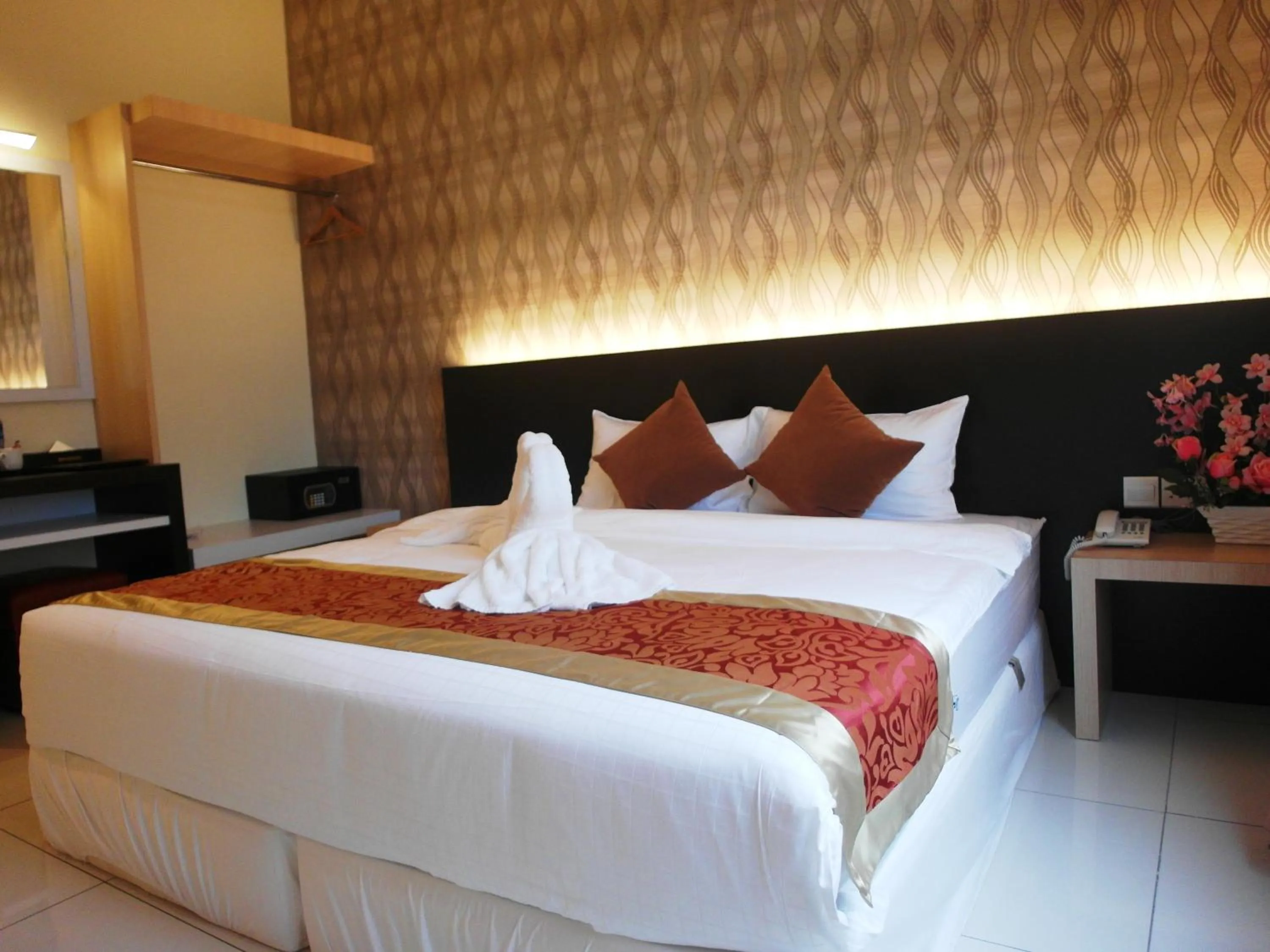 Bedroom, Bed in Supreme Hotel