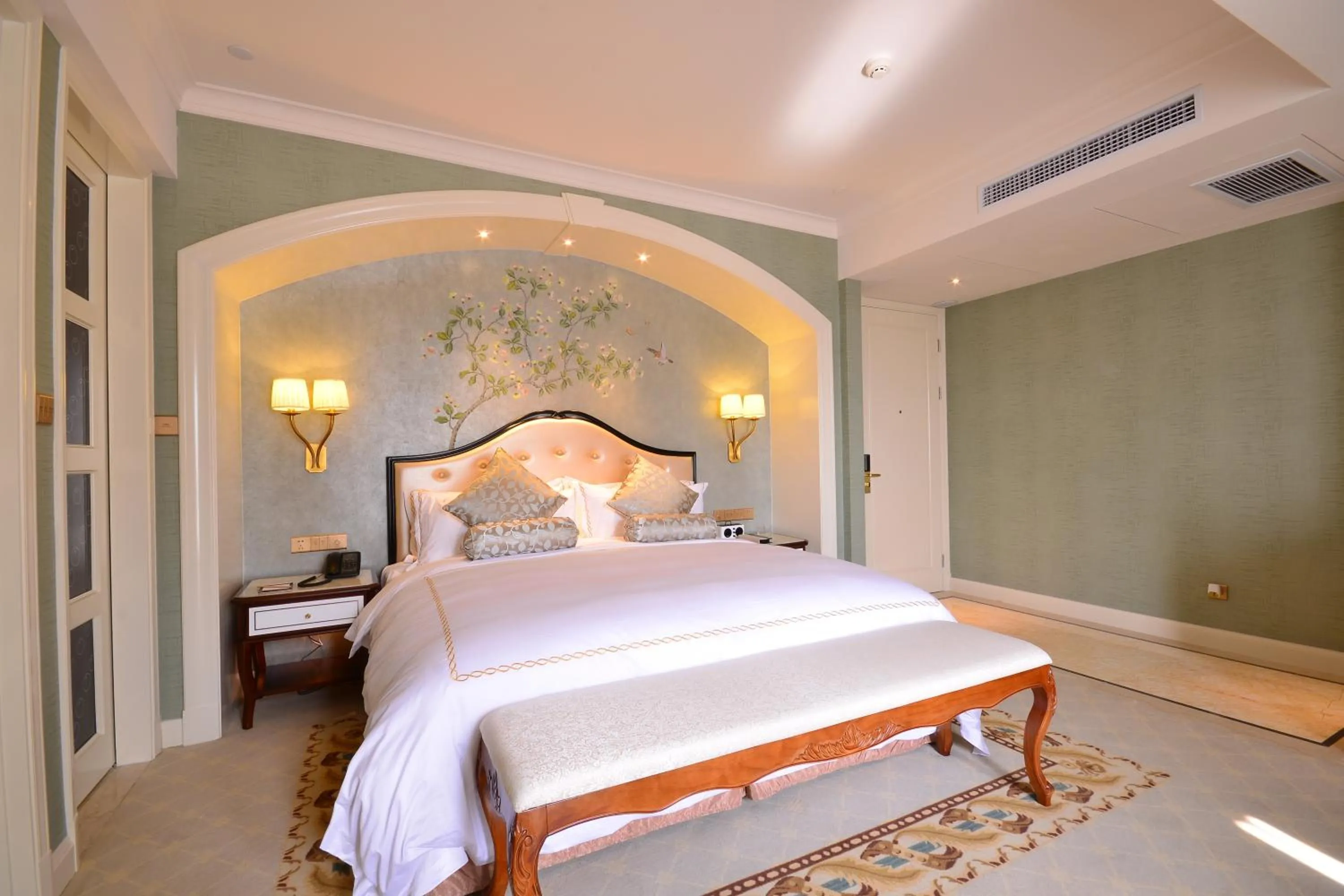 Photo of the whole room, Bed in Urban Island Hotel Shanghai