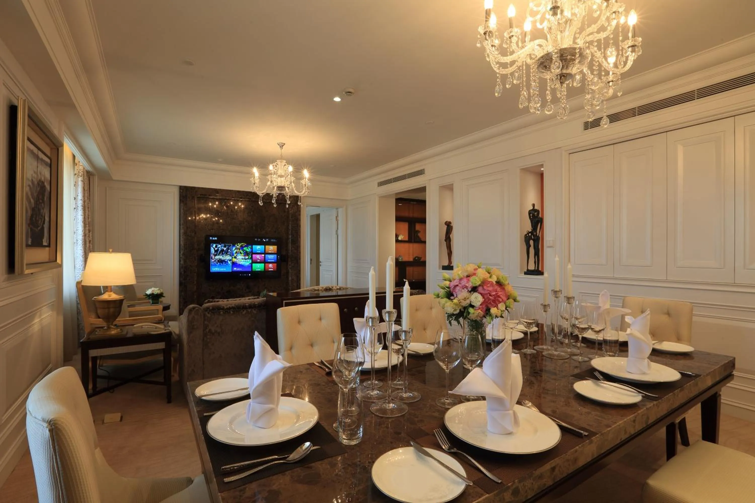 Dining area in Evergreen Laurel Hotel, Shanghai