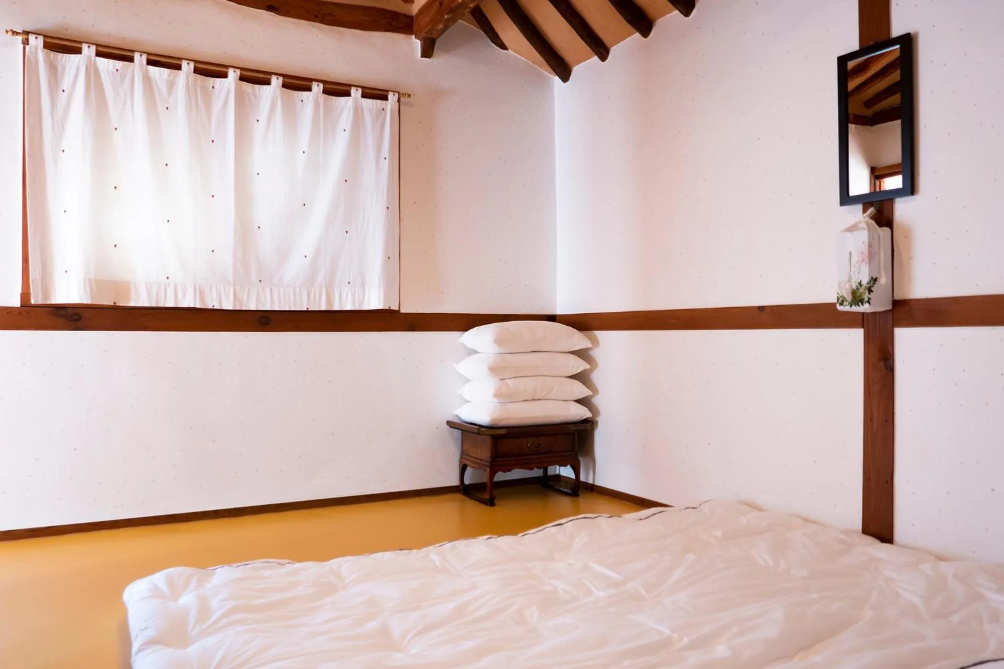 Area and facilities, Bed in Hanok Raon