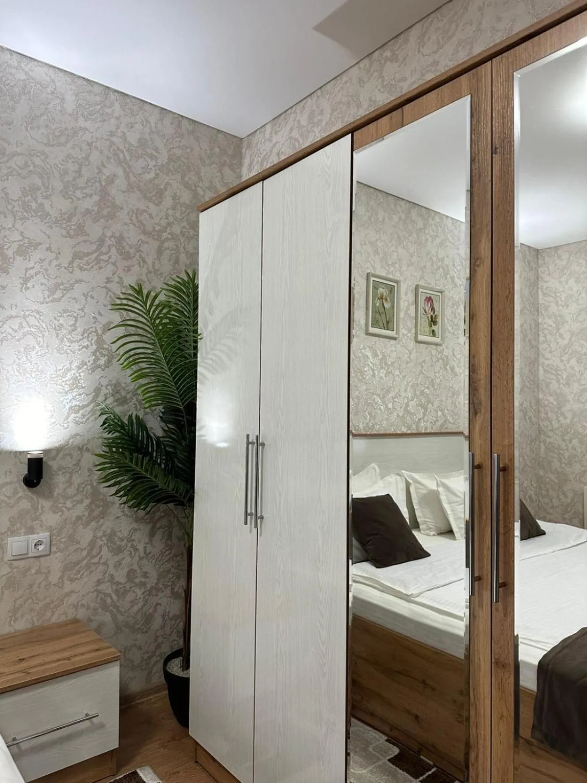 wardrobe, Bed in Deluxe SPA-Hotel