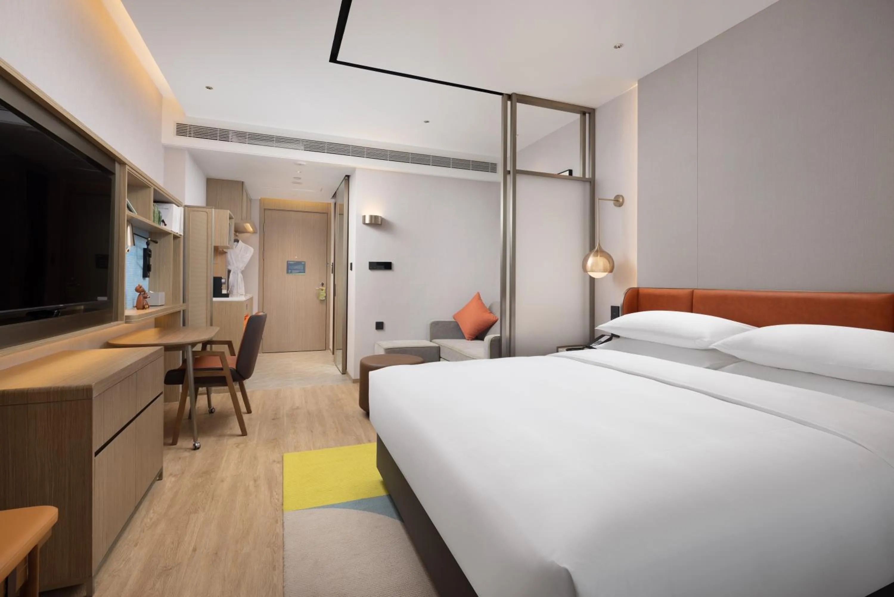 Photo of the whole room in Home2 Suite by Meishan Dongpo