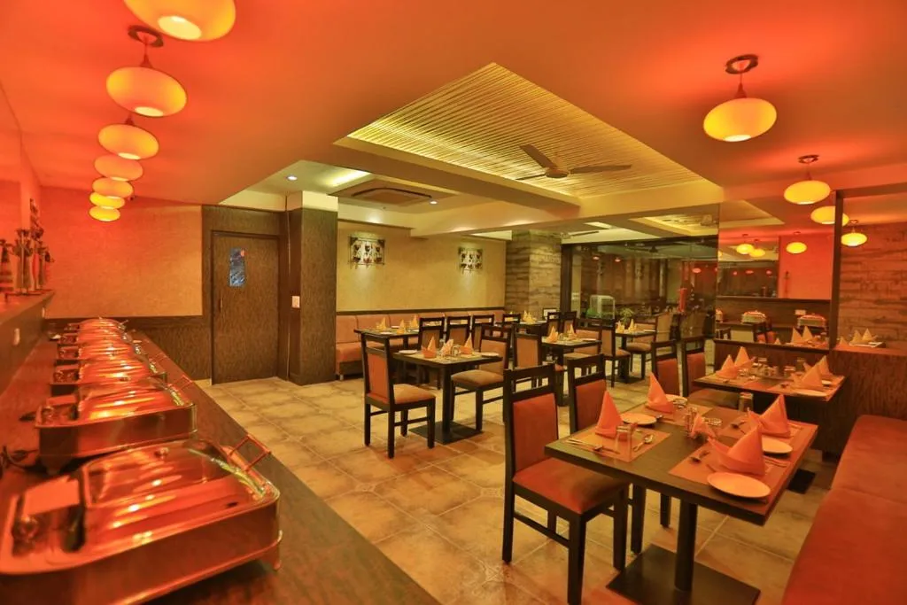 Restaurant/places to eat in Hotel Niky International