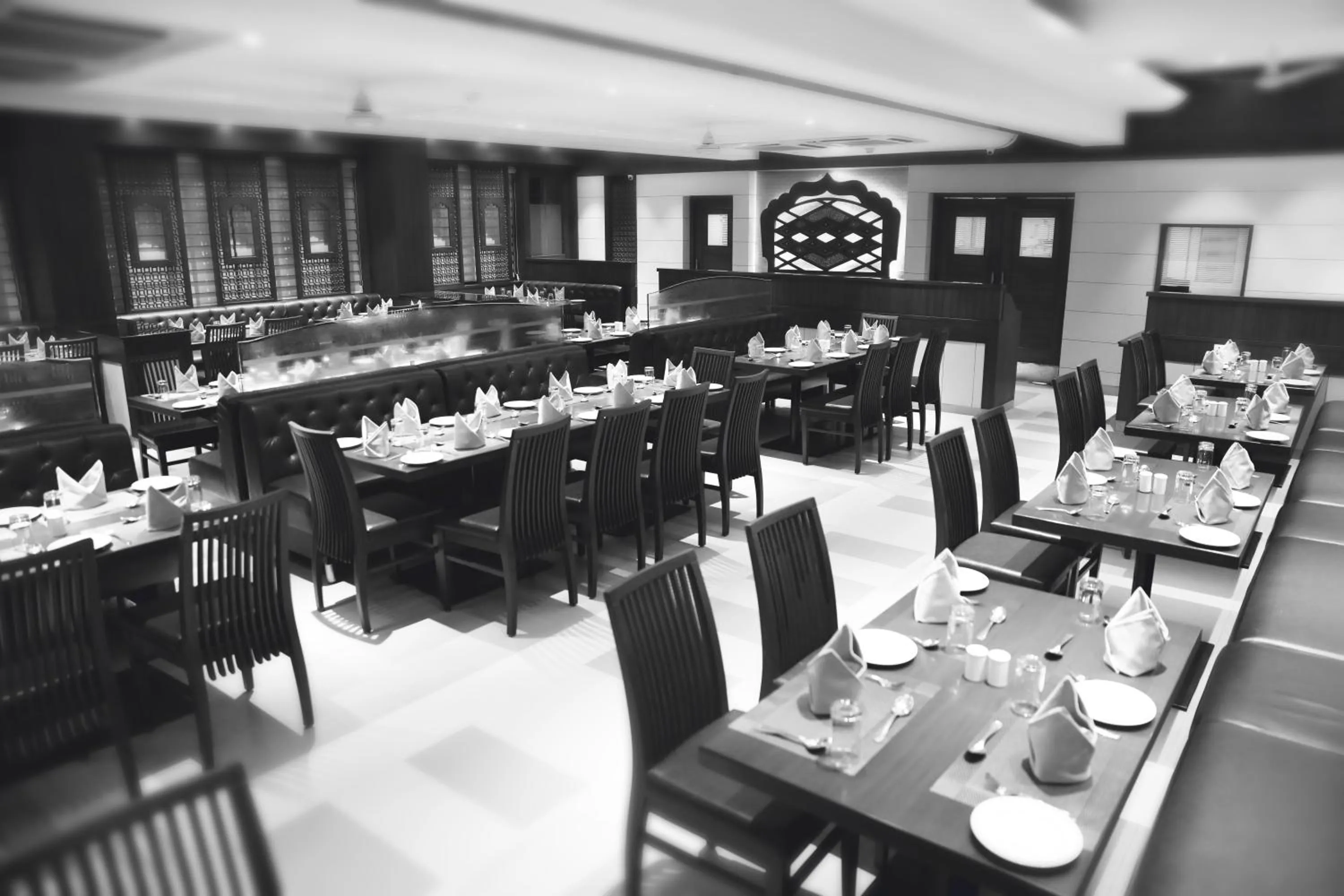 Restaurant/places to eat in Hotel Niky International