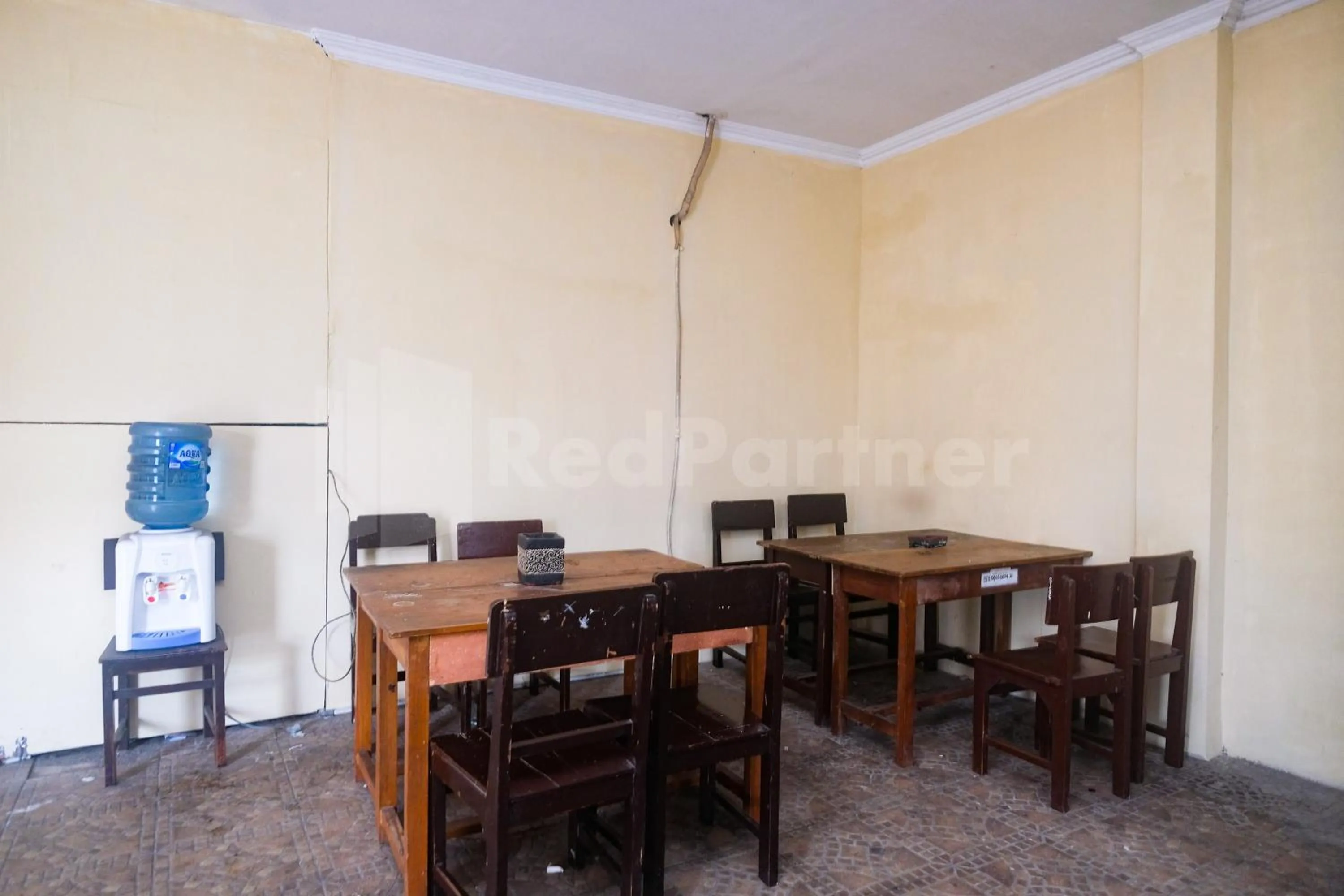 Seating area in Bies Malioboro Hotel RedPartner