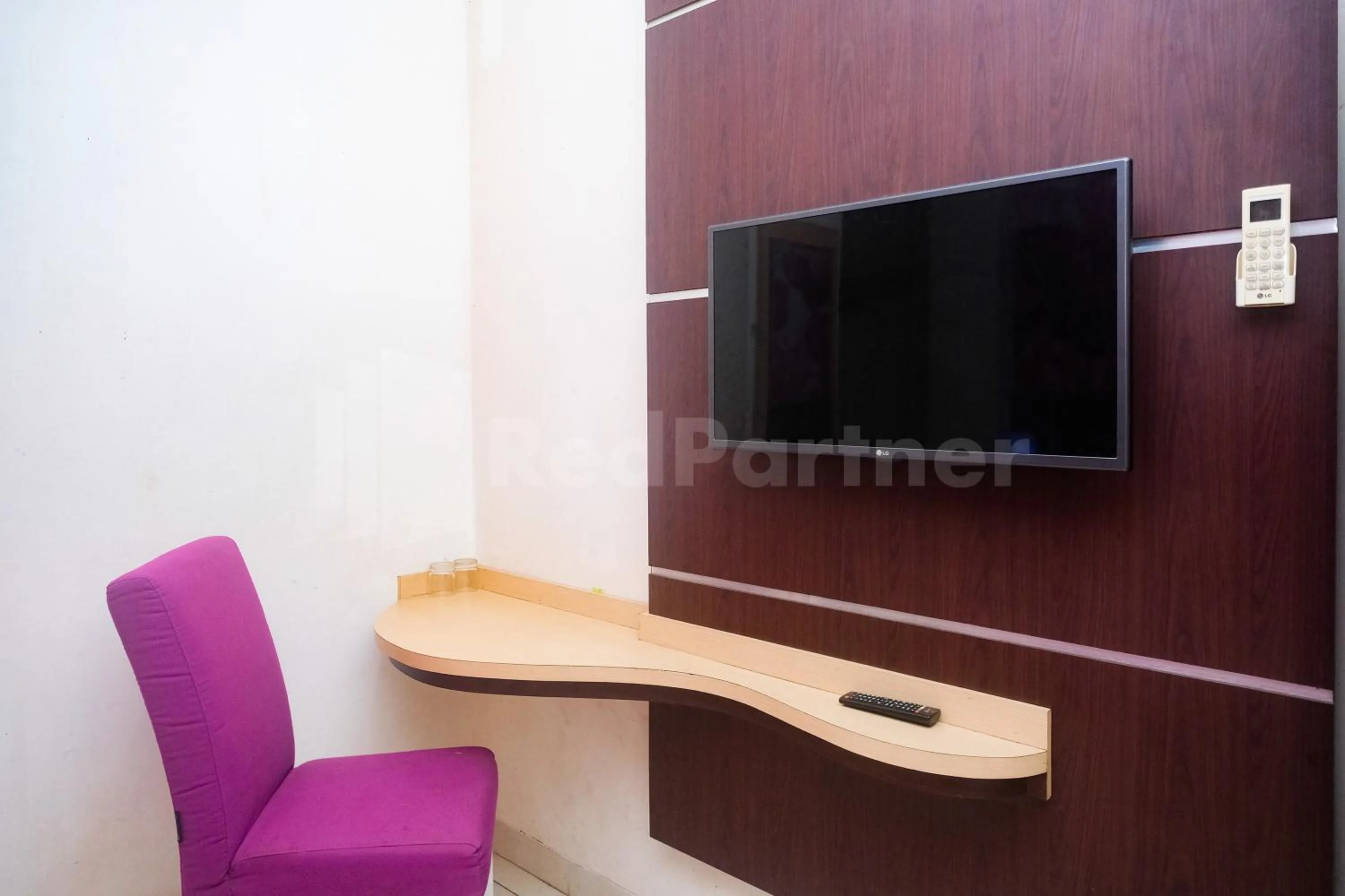 Seating area in Bies Malioboro Hotel RedPartner