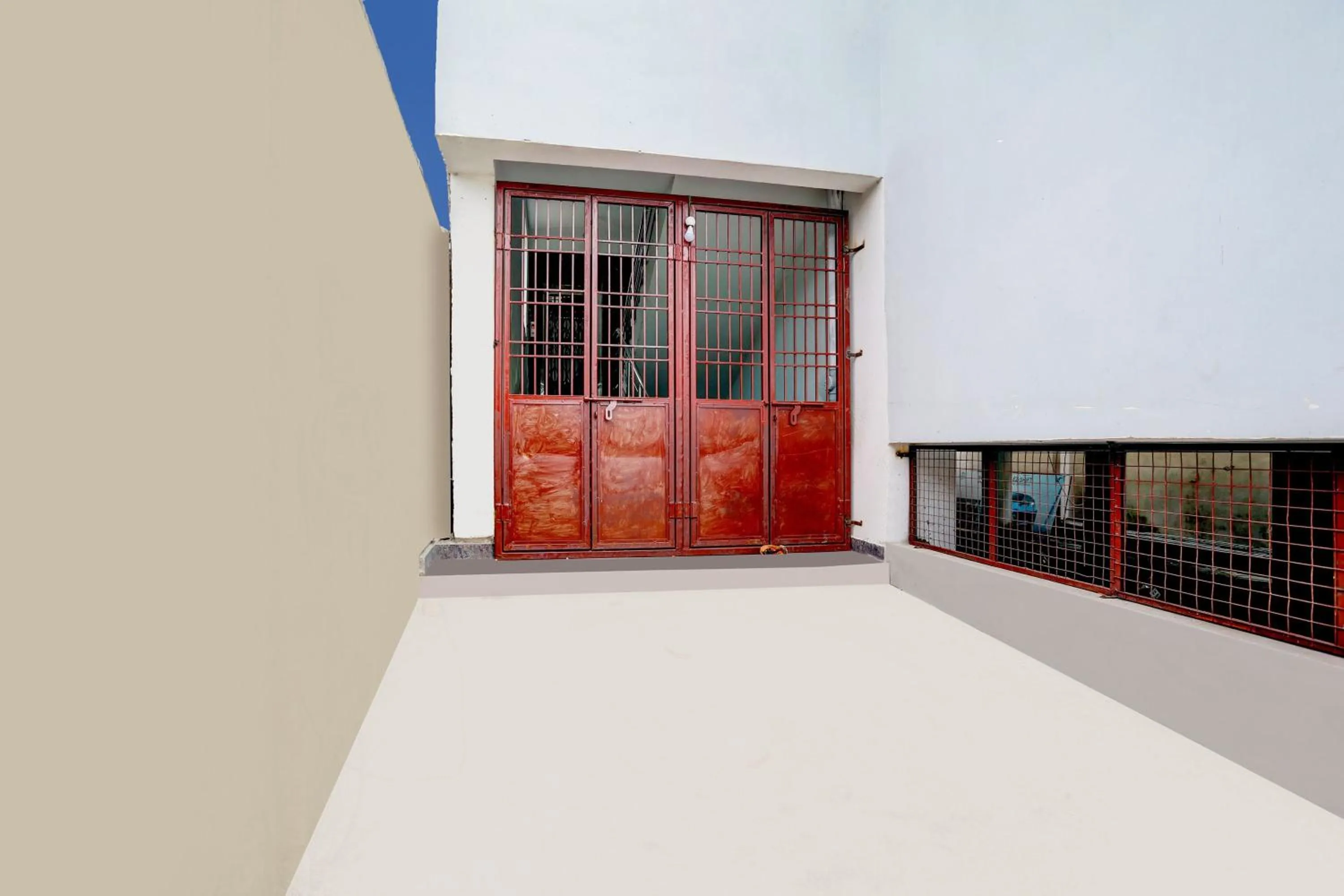 Facade/entrance in Hotel O Savoy Grand