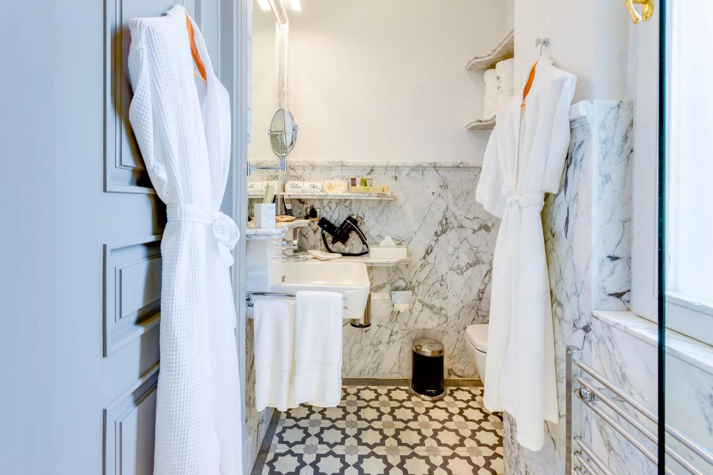 Shower in Ravouna 1906 Bosphorus Istanbul