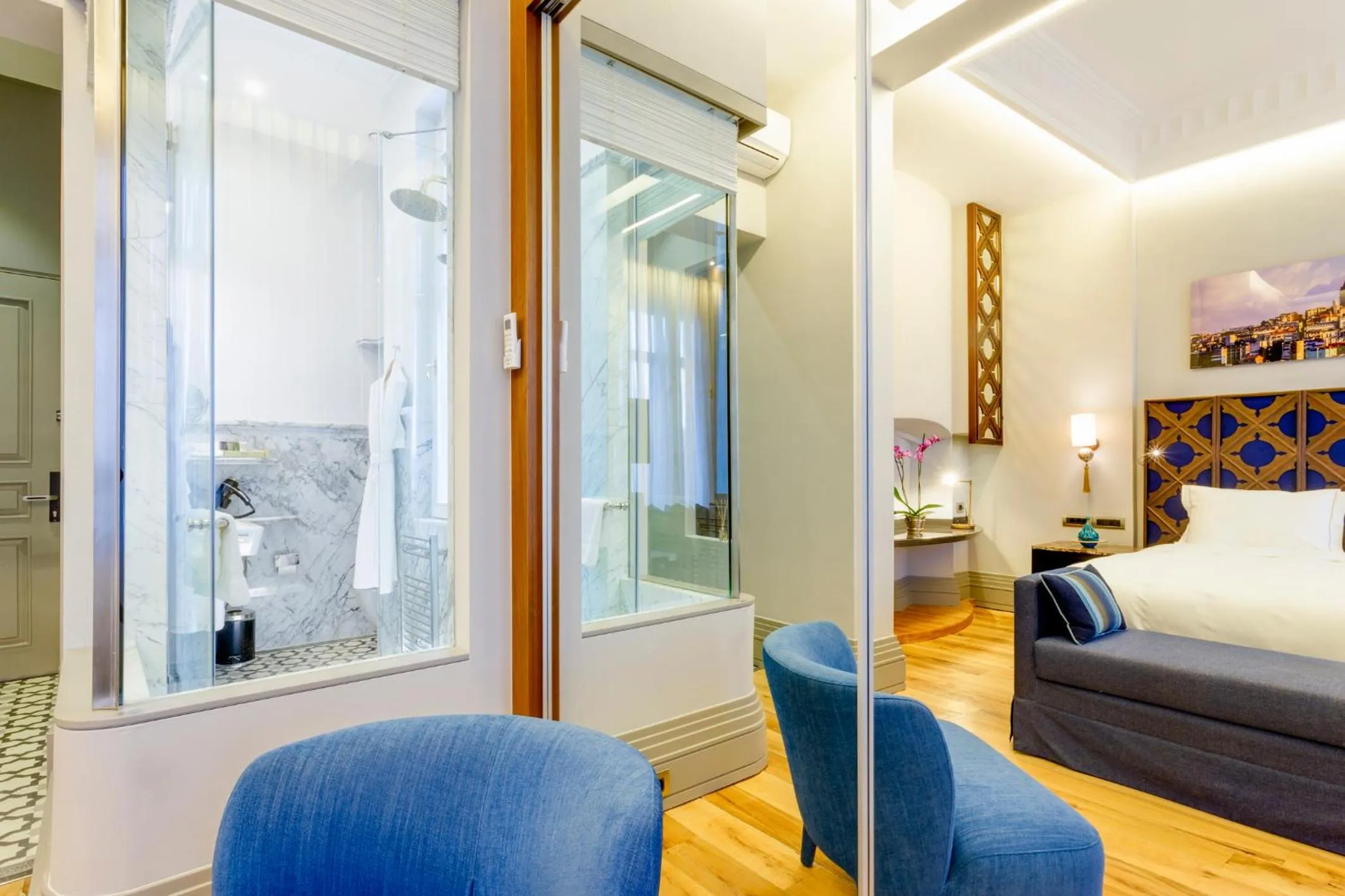 Seating area, Bed in Ravouna 1906 Bosphorus Istanbul