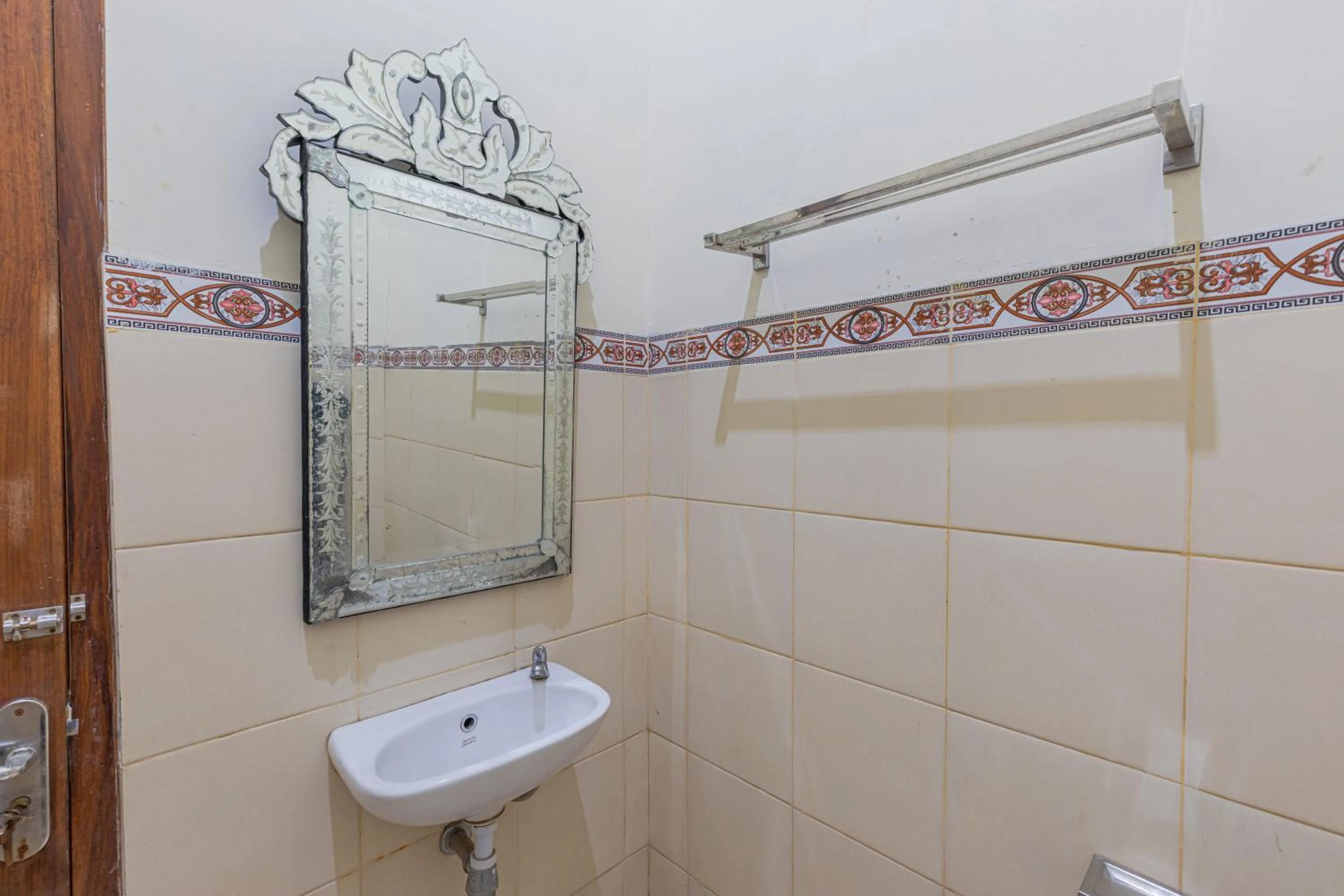 Bathroom in Pondok Gajah Hotel