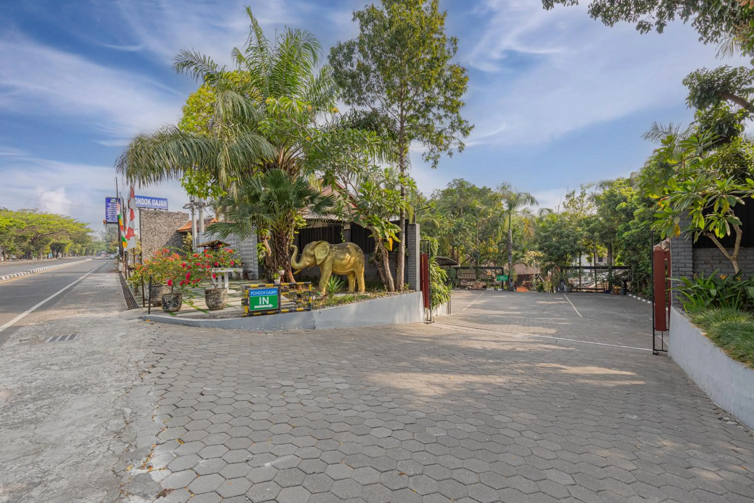 Facade/entrance in Pondok Gajah Hotel