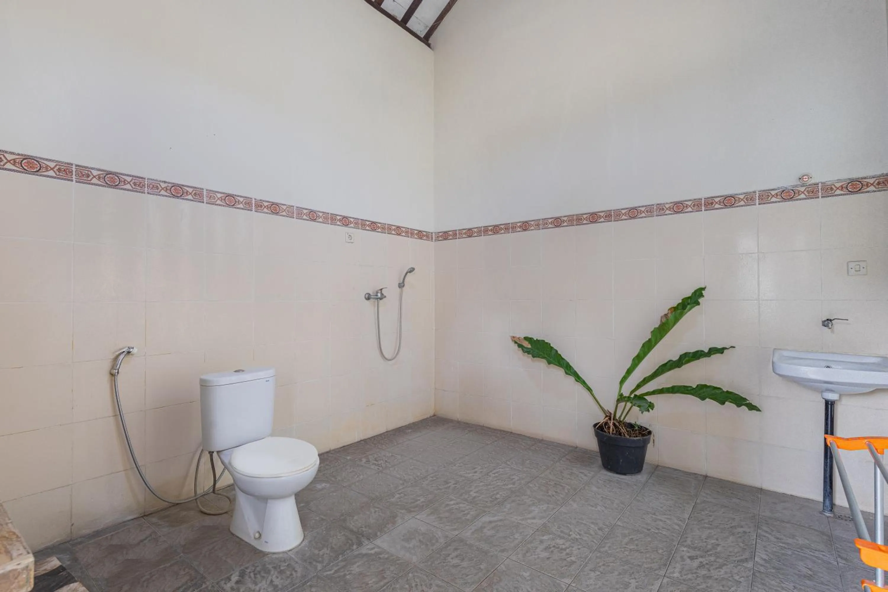 Toilet in Pondok Gajah Hotel