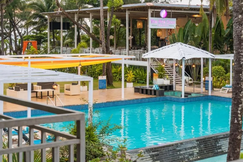 Swimming pool in Foxoso La Beach Resort & Spa