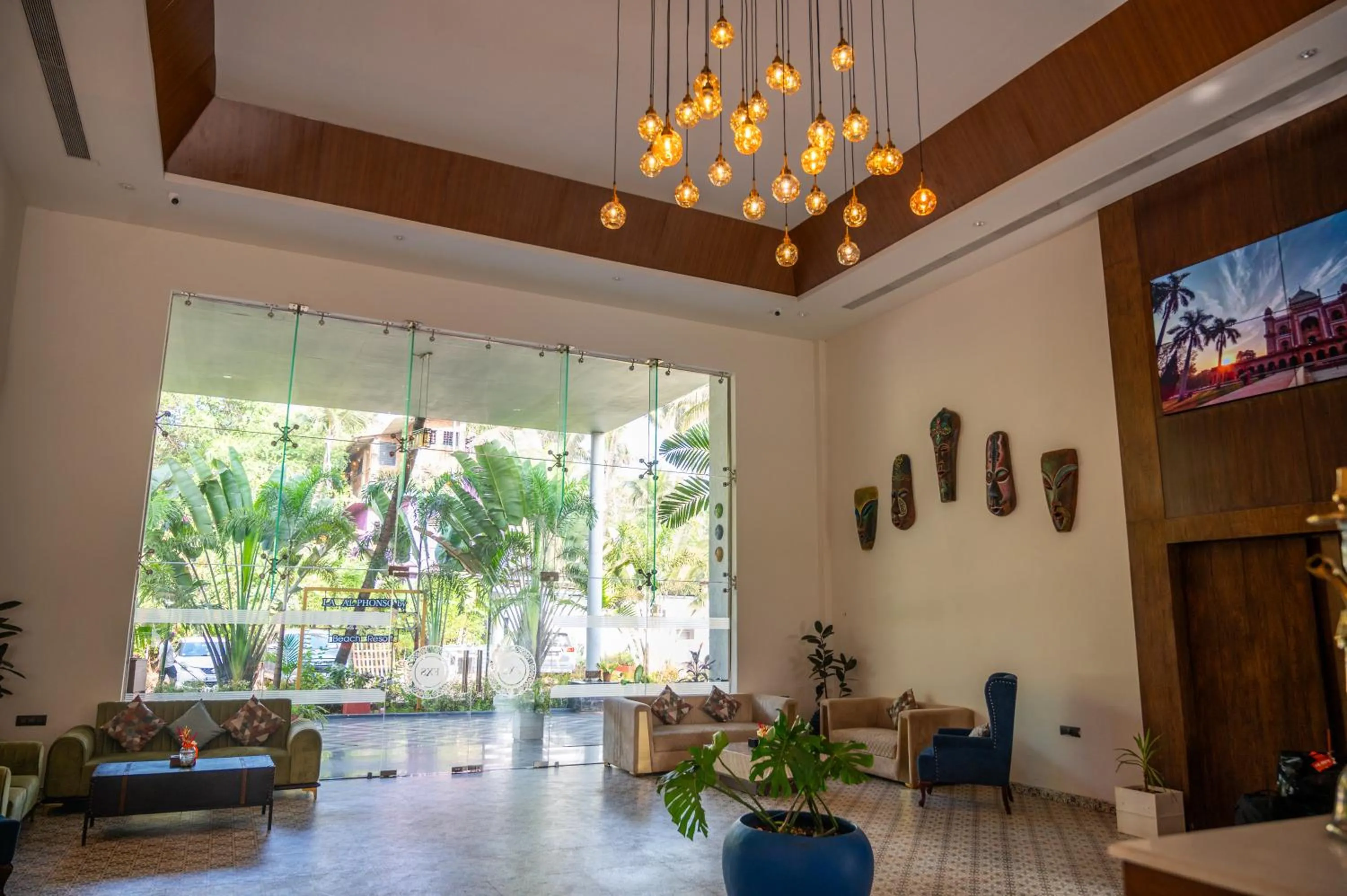 Foxoso La Beach Resort & Spa