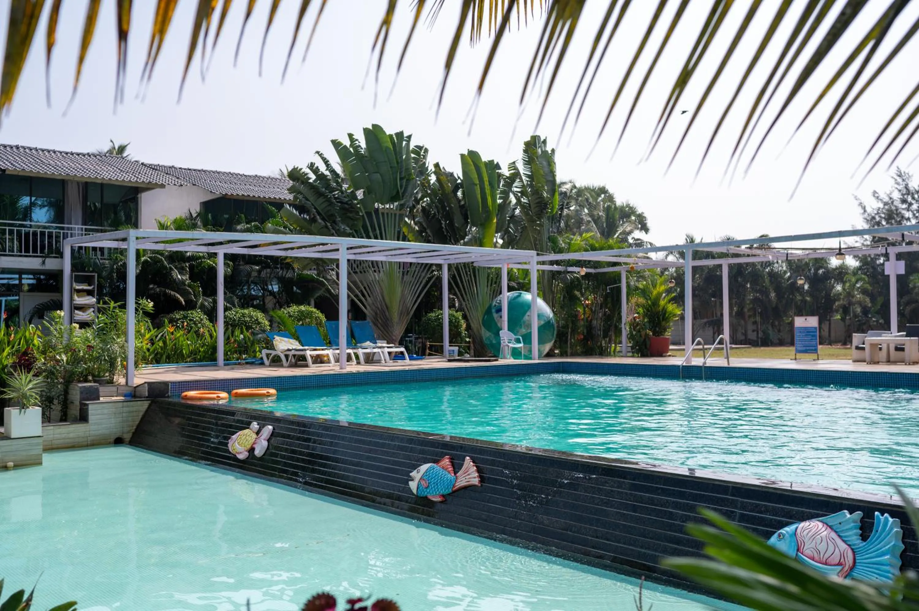 Foxoso La Beach Resort & Spa