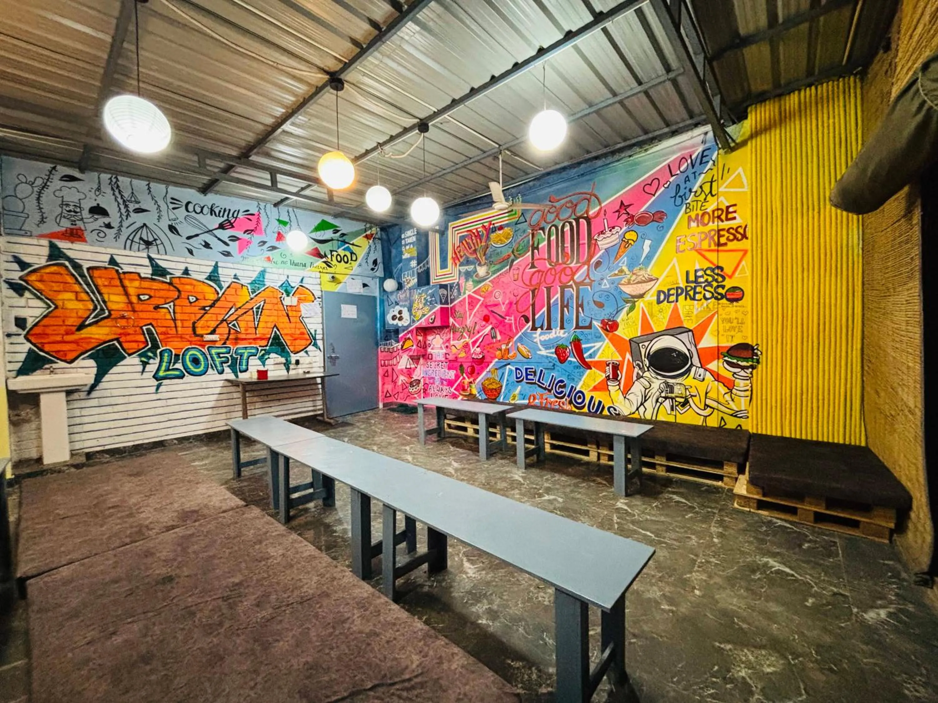 Restaurant/places to eat in Urban Loft Hostel