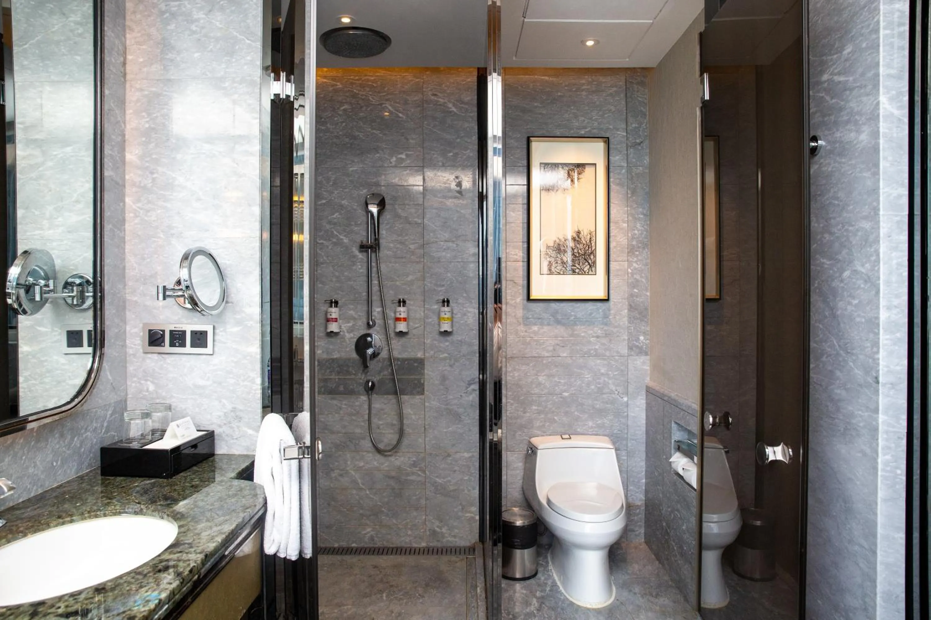 Toilet in Pullman Yantai Center