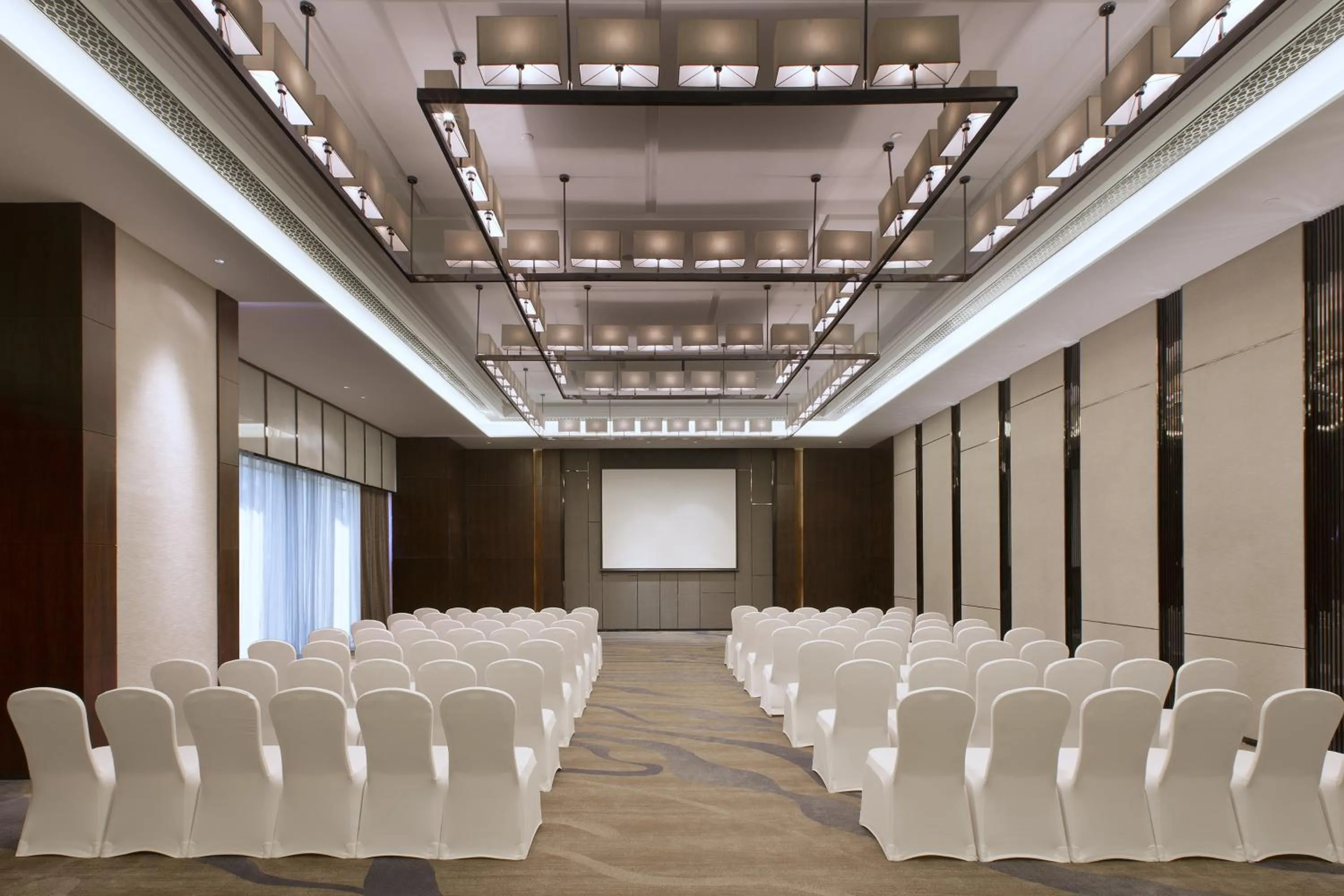 Business facilities in Pullman Yantai Center