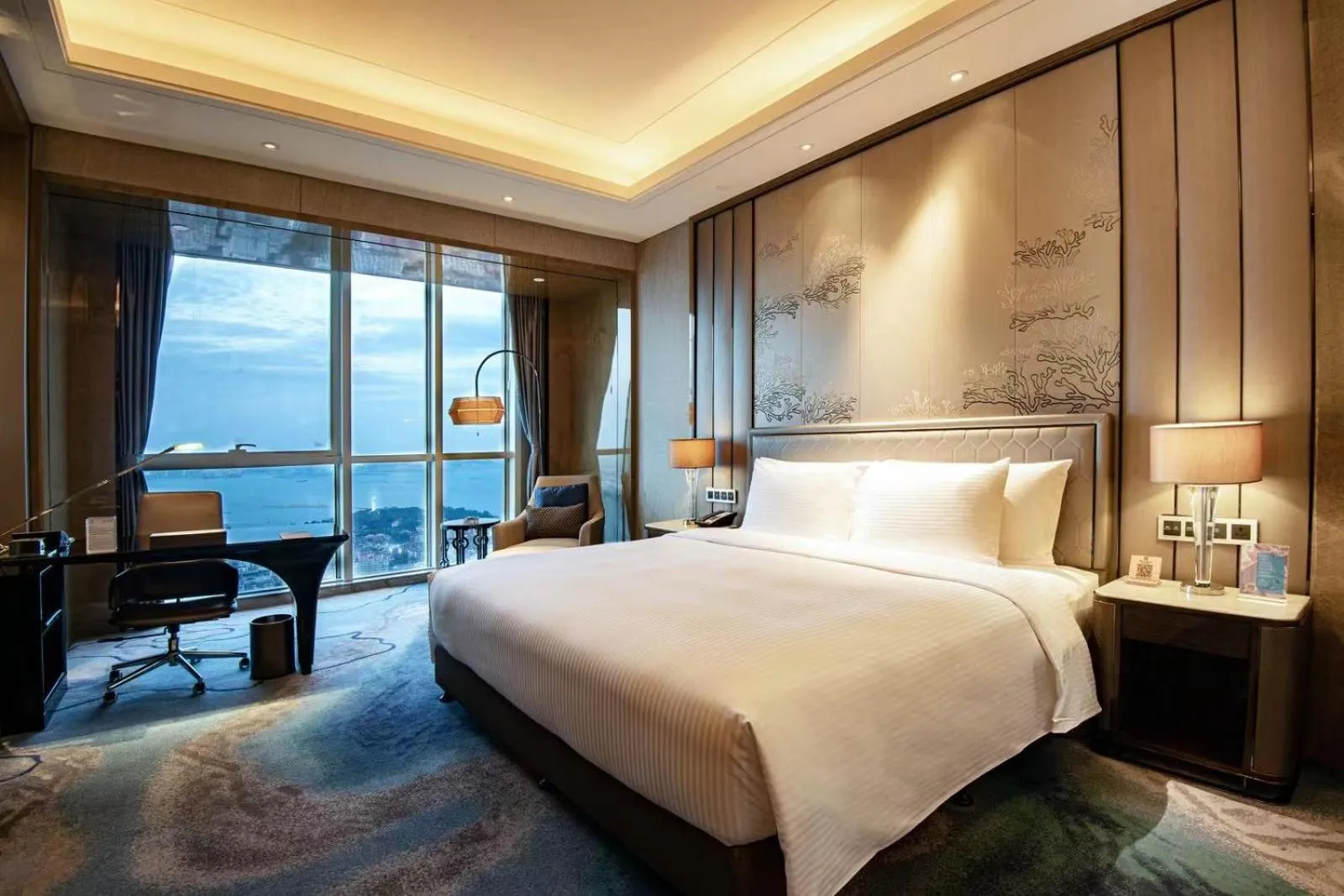 Sea view, Bed in Pullman Yantai Center