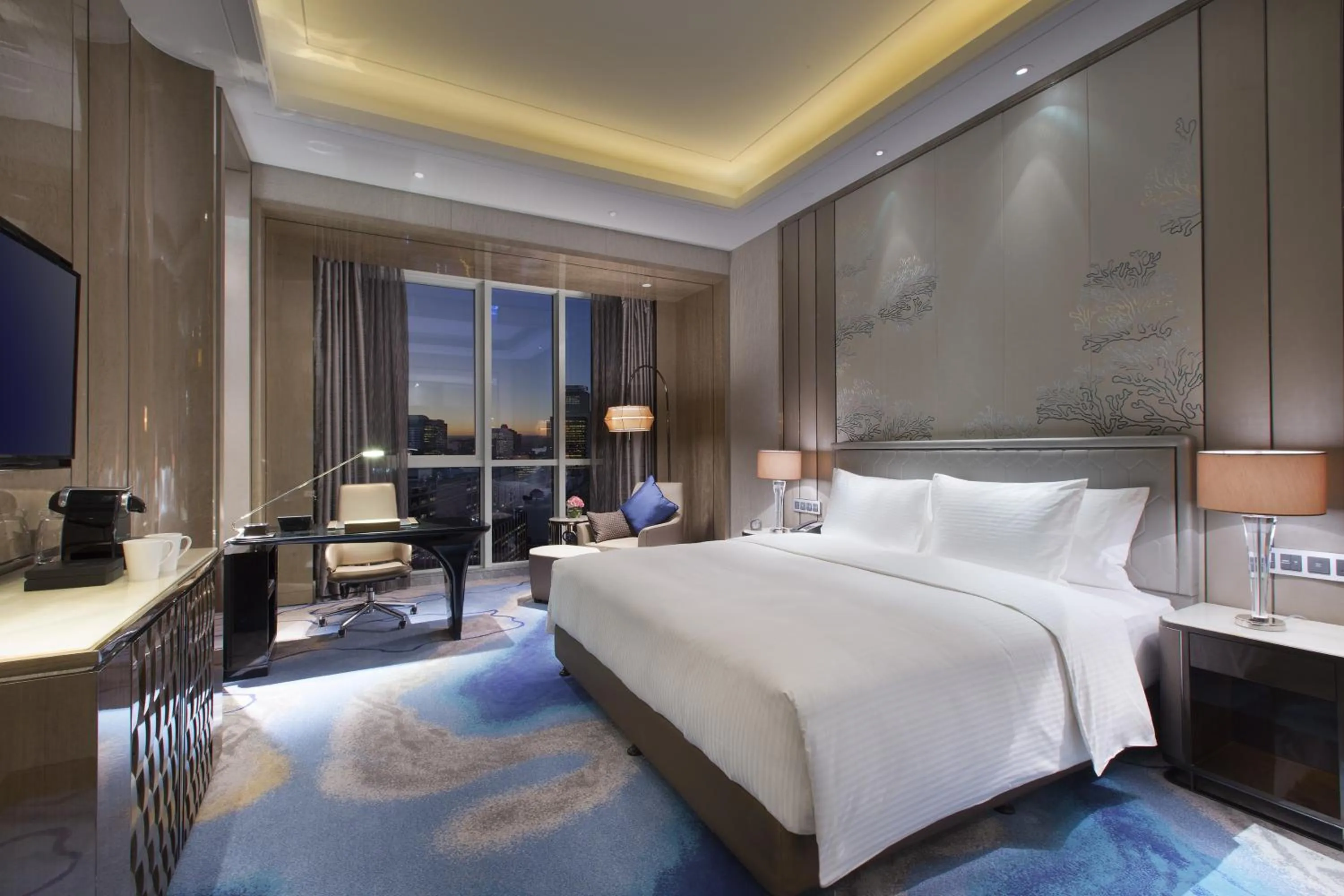 Photo of the whole room, Bed in Pullman Yantai Center
