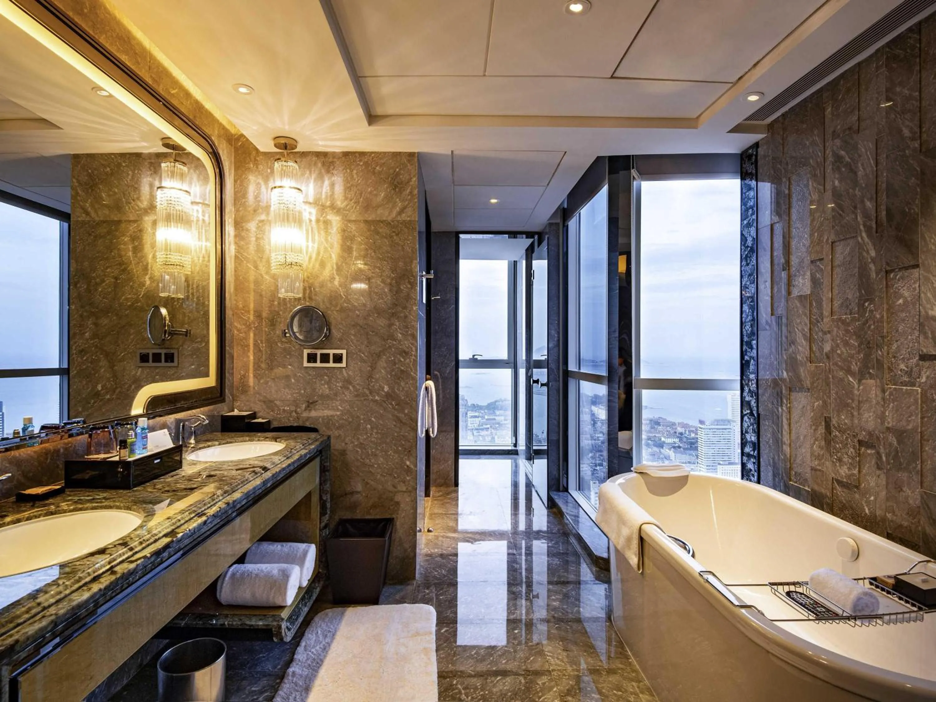 Premium Deluxe King Suite with Sea View in Pullman Yantai Center