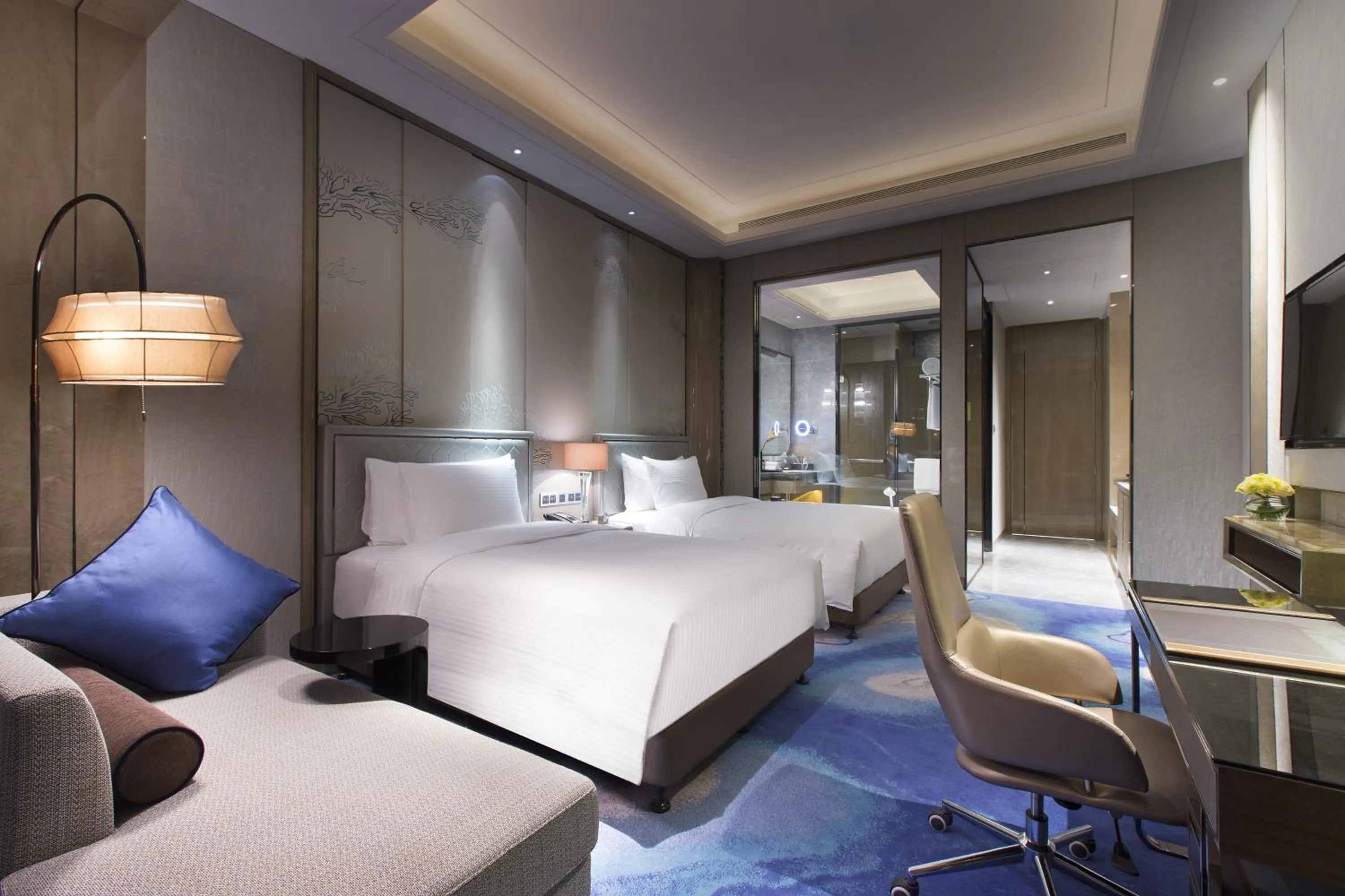 Photo of the whole room, Bed in Pullman Yantai Center